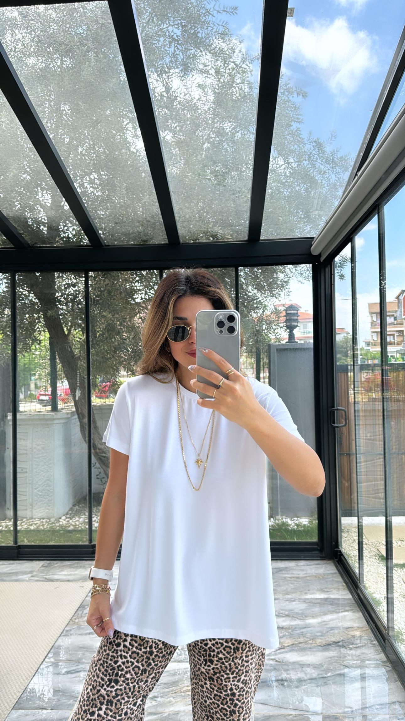 Beyaz Bisiklet Yaka Basic Tshirt