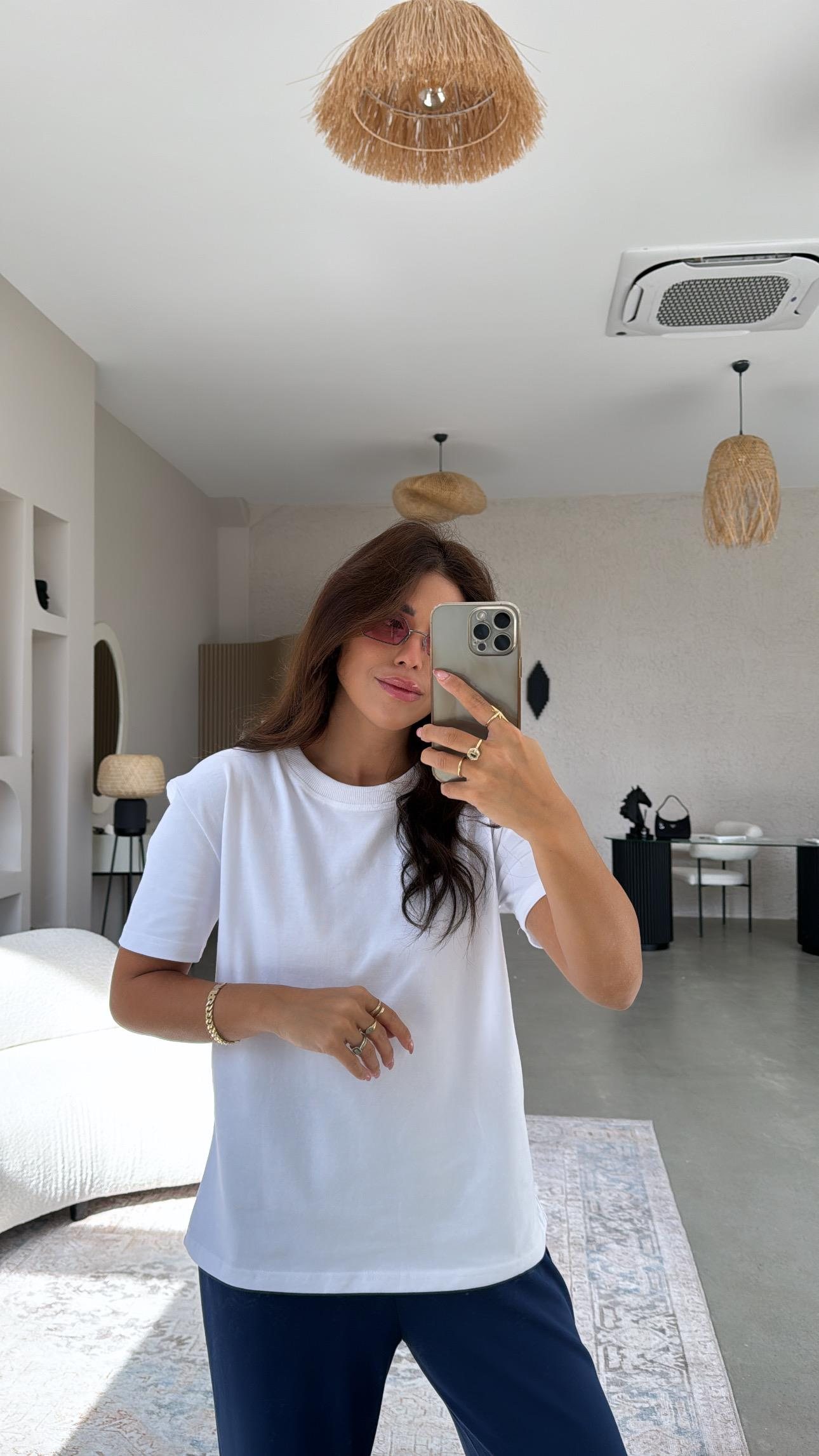 Beyaz Buketteke Premium Basic Tshirt