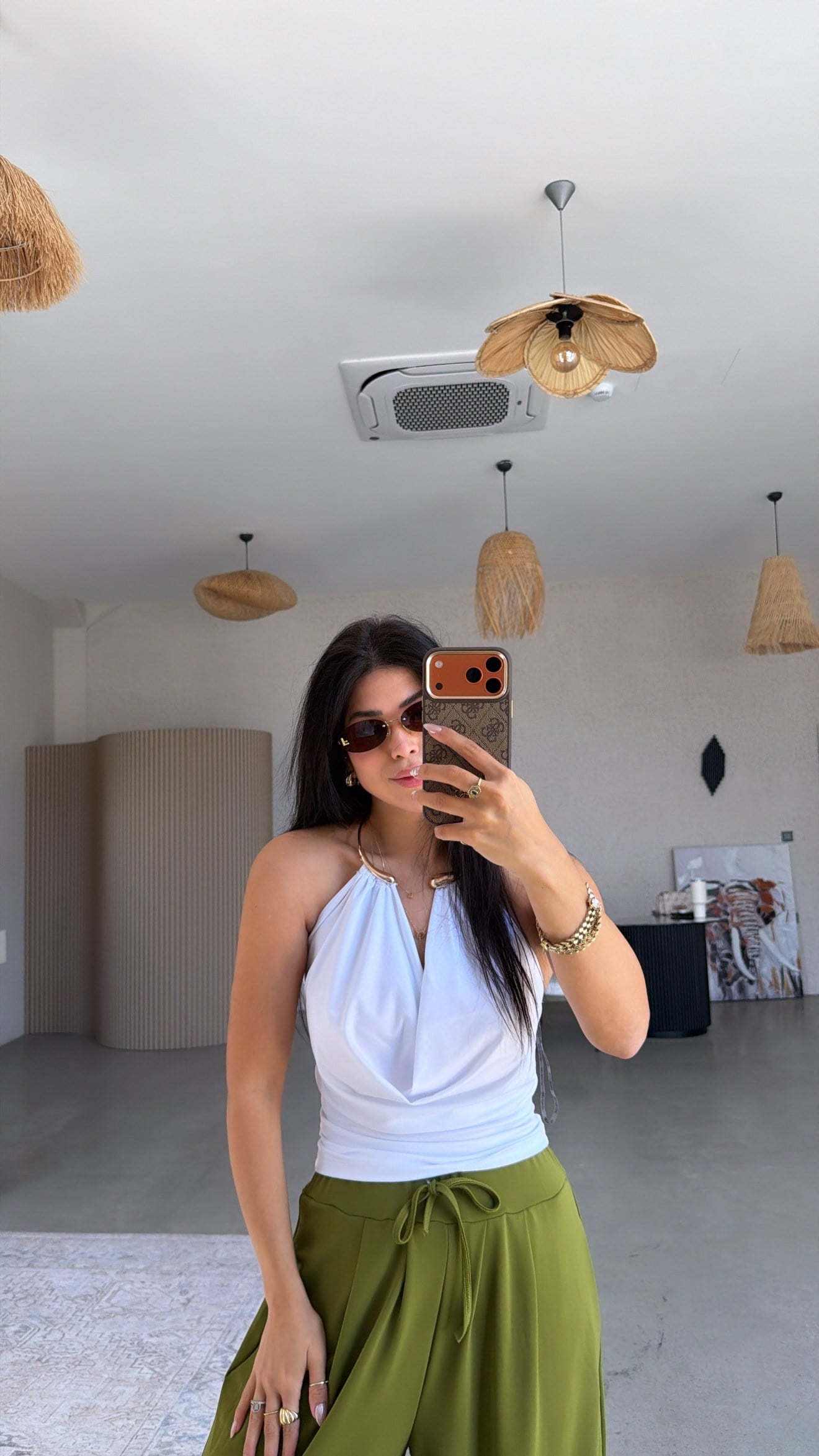 Beyaz Degaje Kolyeli Bluz
