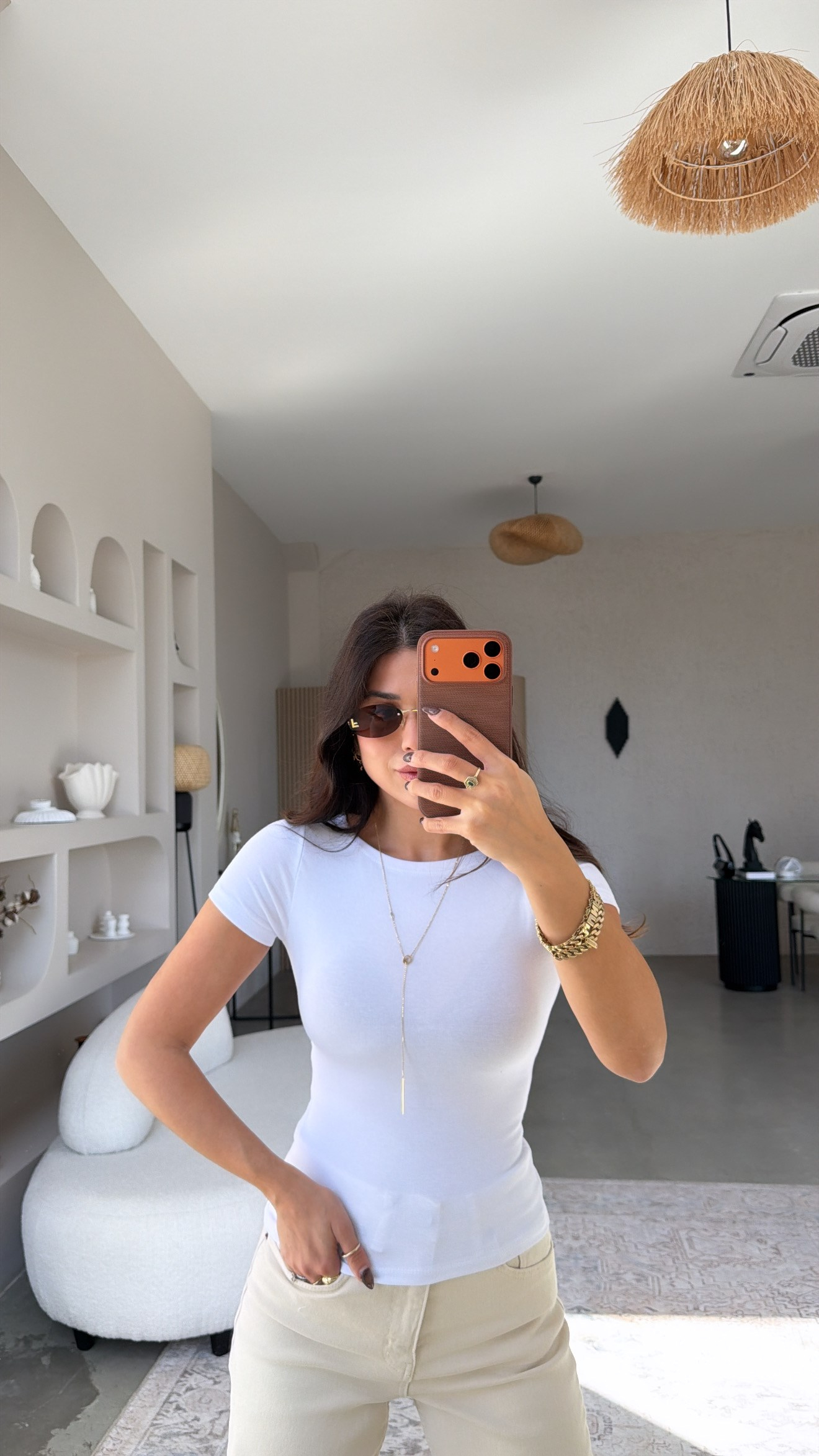 Beyaz Kayık Yaka Oturan Pamuk Basic Tshirt