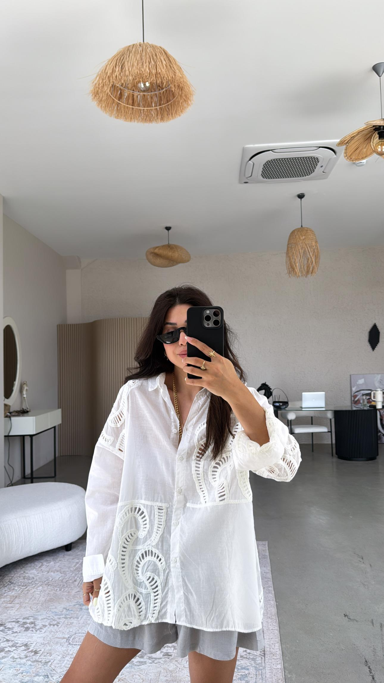 Beyaz Keten Patchwork İşlemeli Gömlek