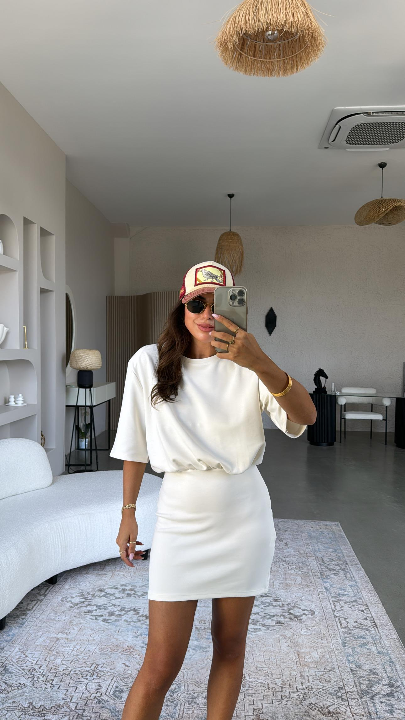 Beyaz Omzu Vatkalı Modal Elbise
