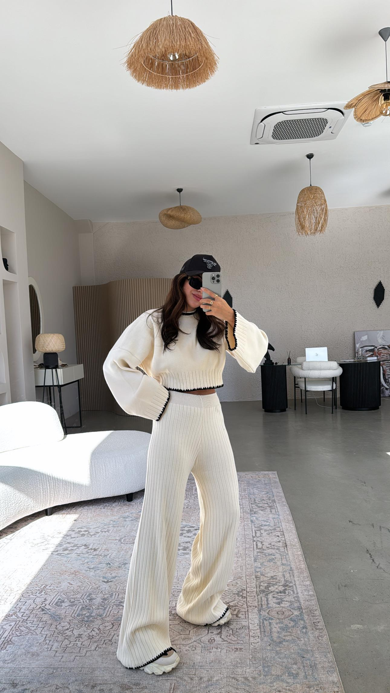 Ekru Biyeli Triko Takım