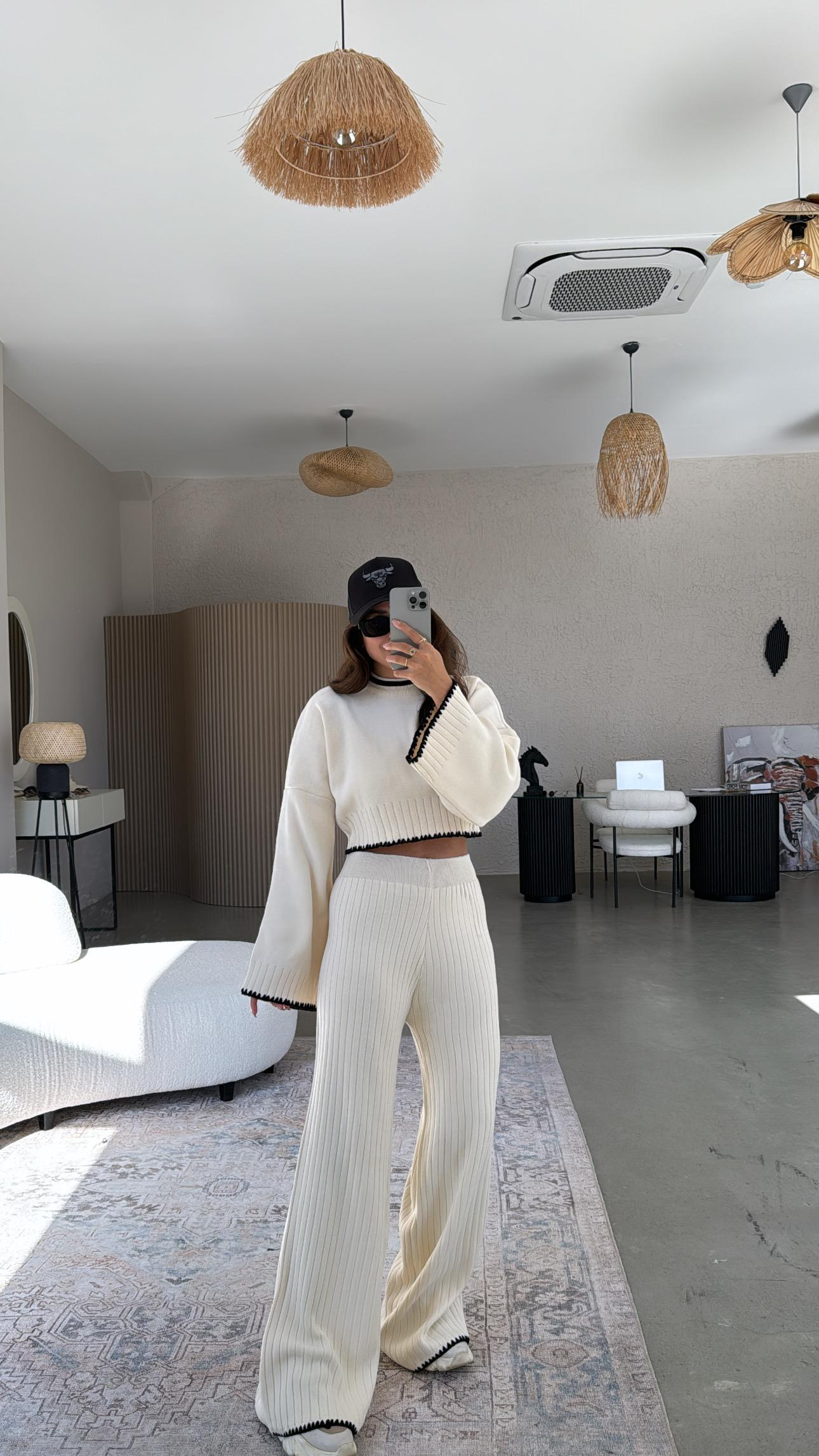 Ekru Biyeli Triko Takım