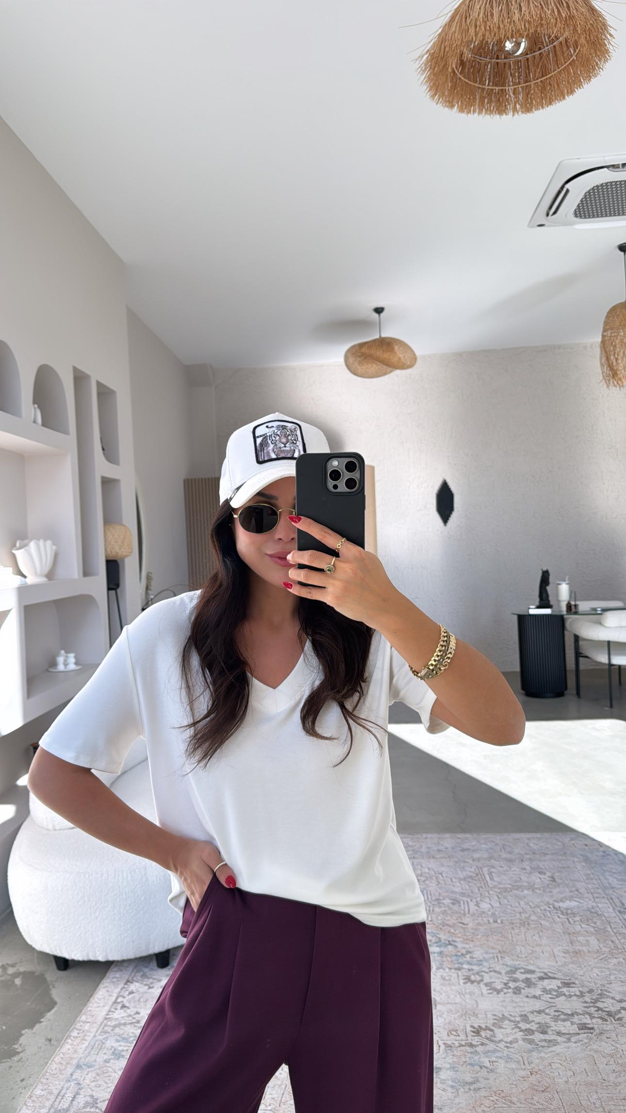 Ekru V Yaka İthal Kumaş Kısa Kol Basic Tshirt