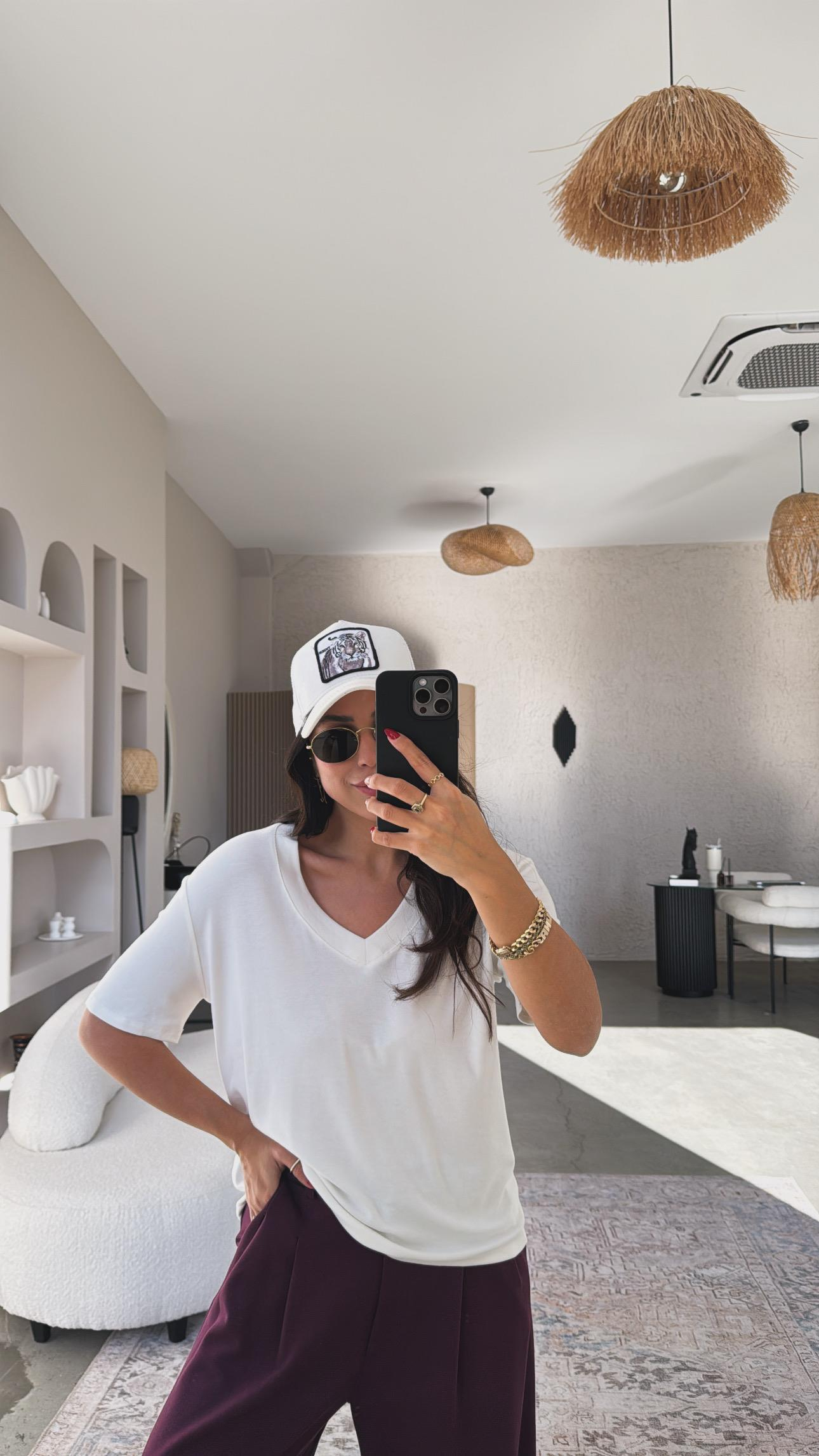 Ekru V Yaka İthal Kumaş Kısa Kol Basic Tshirt