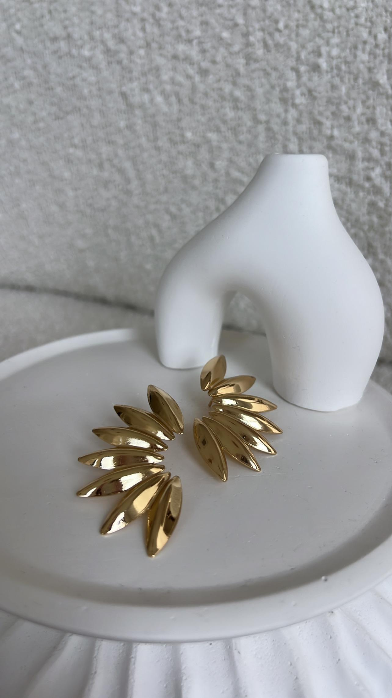 Gold Yarım Çiçek Modelli Küpe