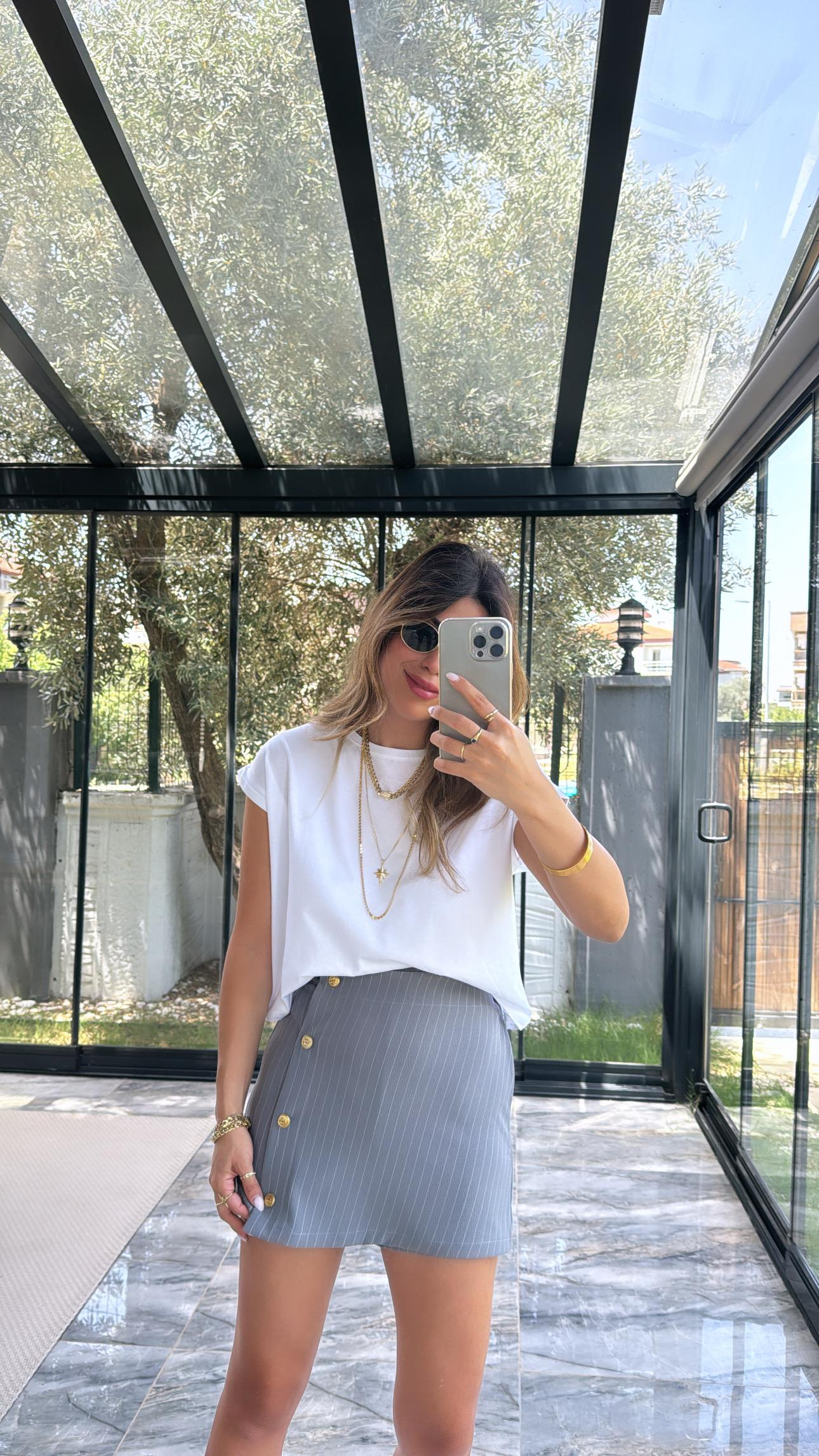 Gri Çizgili Gold Düğme Şort Etek