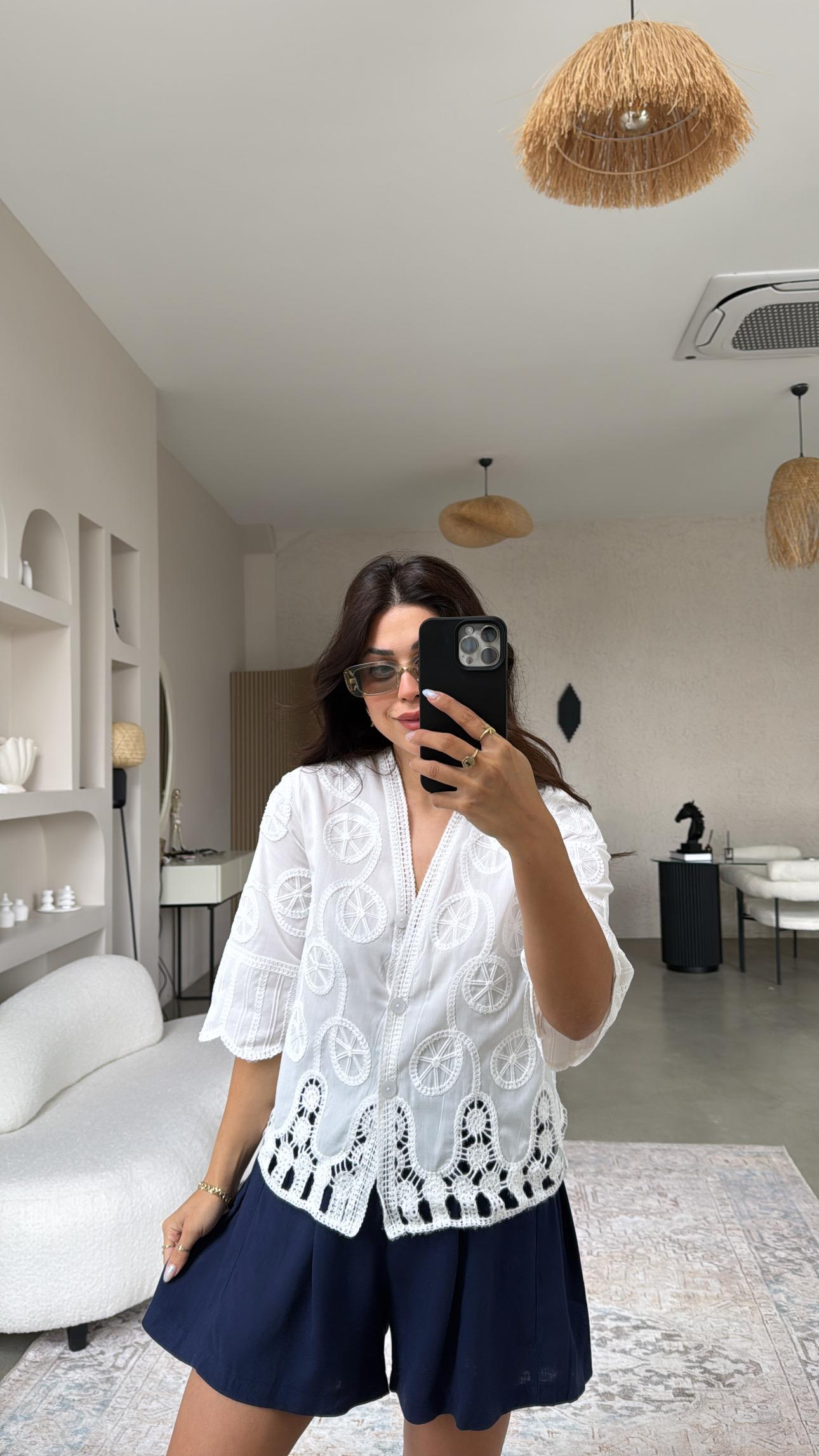 İşlemeli Beyaz Gömlek