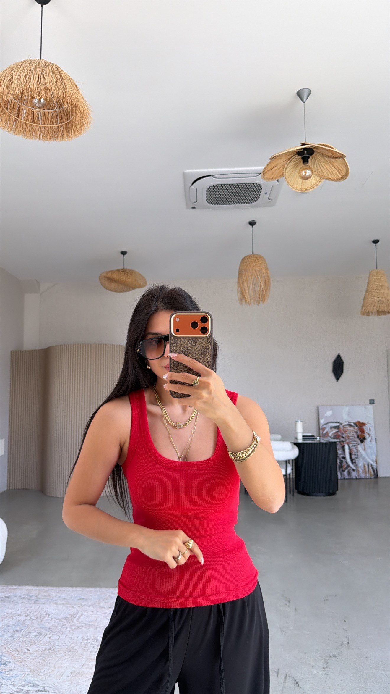 Kırmızı Oval Yaka Atlet