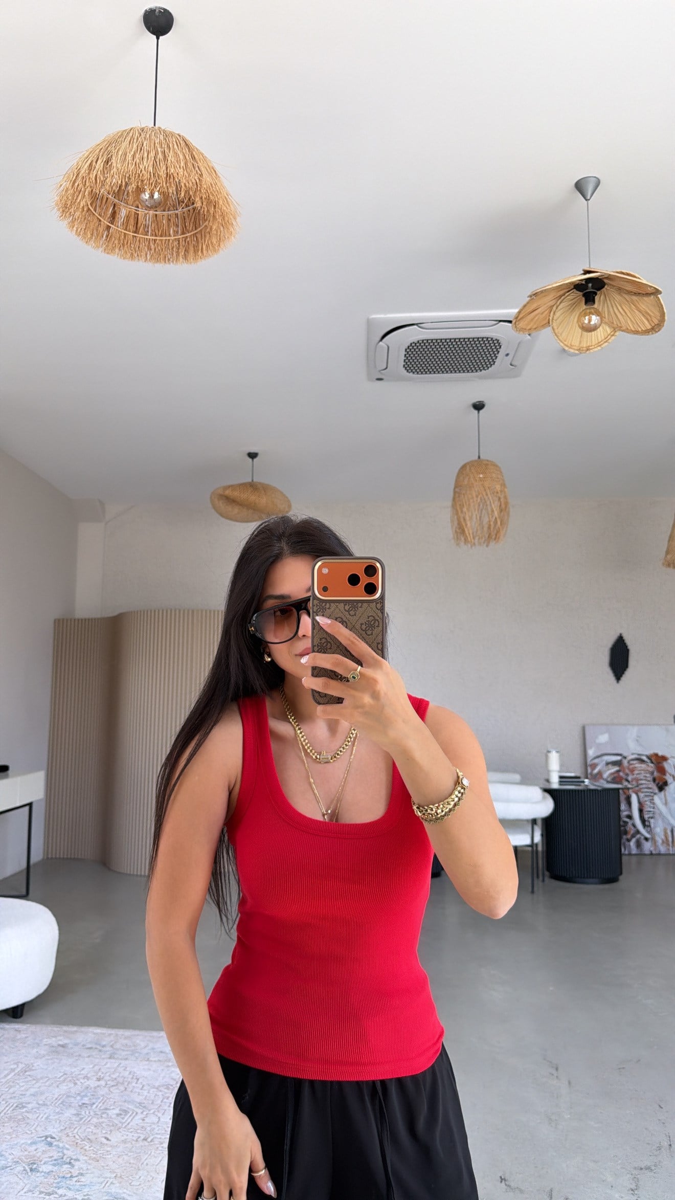 Kırmızı Oval Yaka Atlet