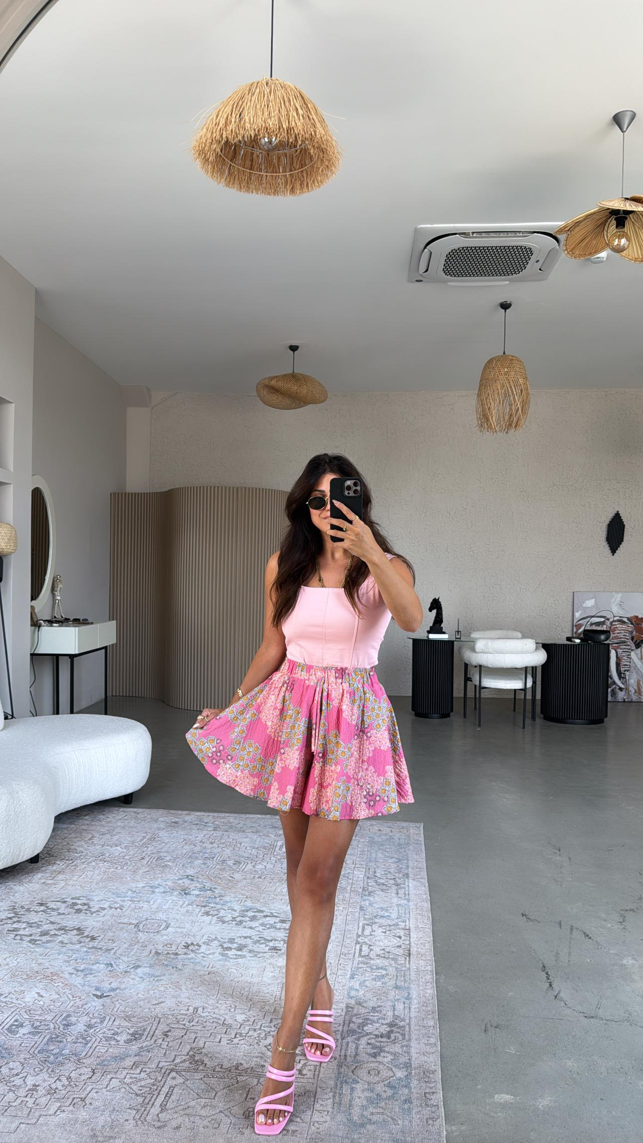 Pembe Desenli Kiloş Şort