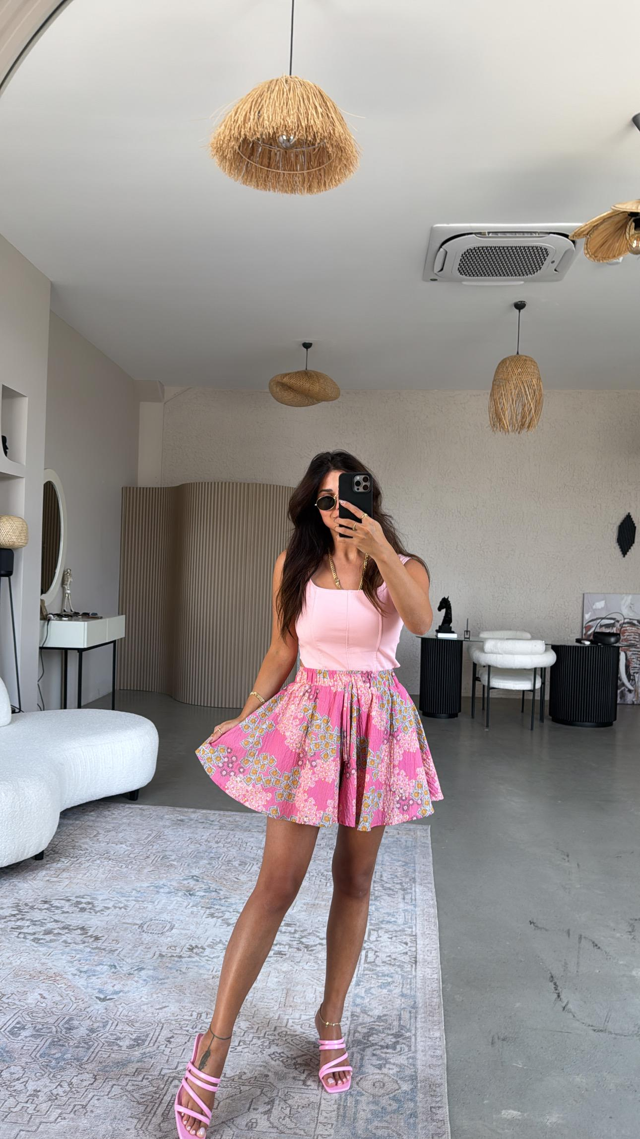 Pembe Desenli Kiloş Şort