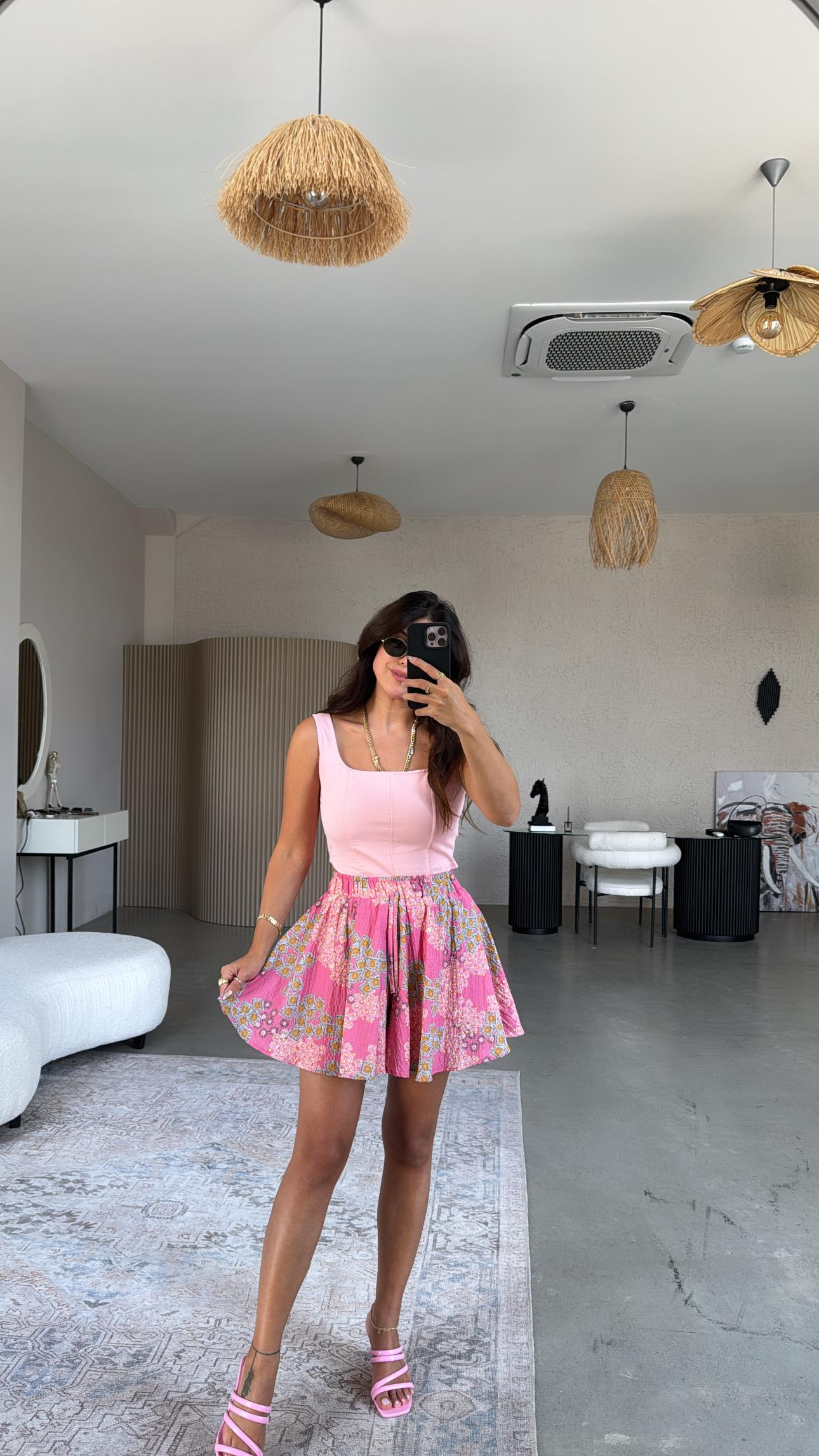 Pembe Desenli Kiloş Şort