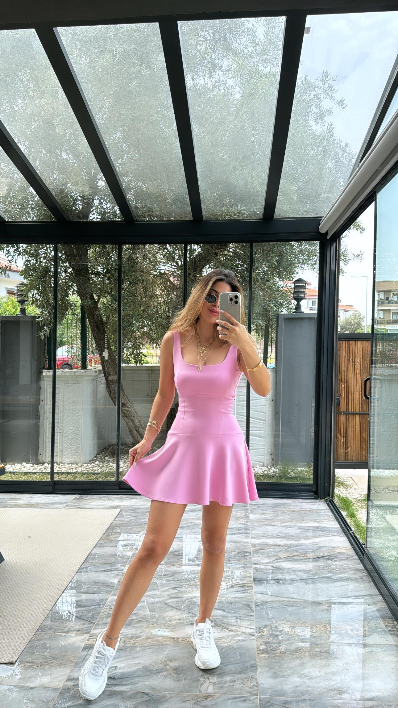 Pembe Eteği Volanlı Elbise