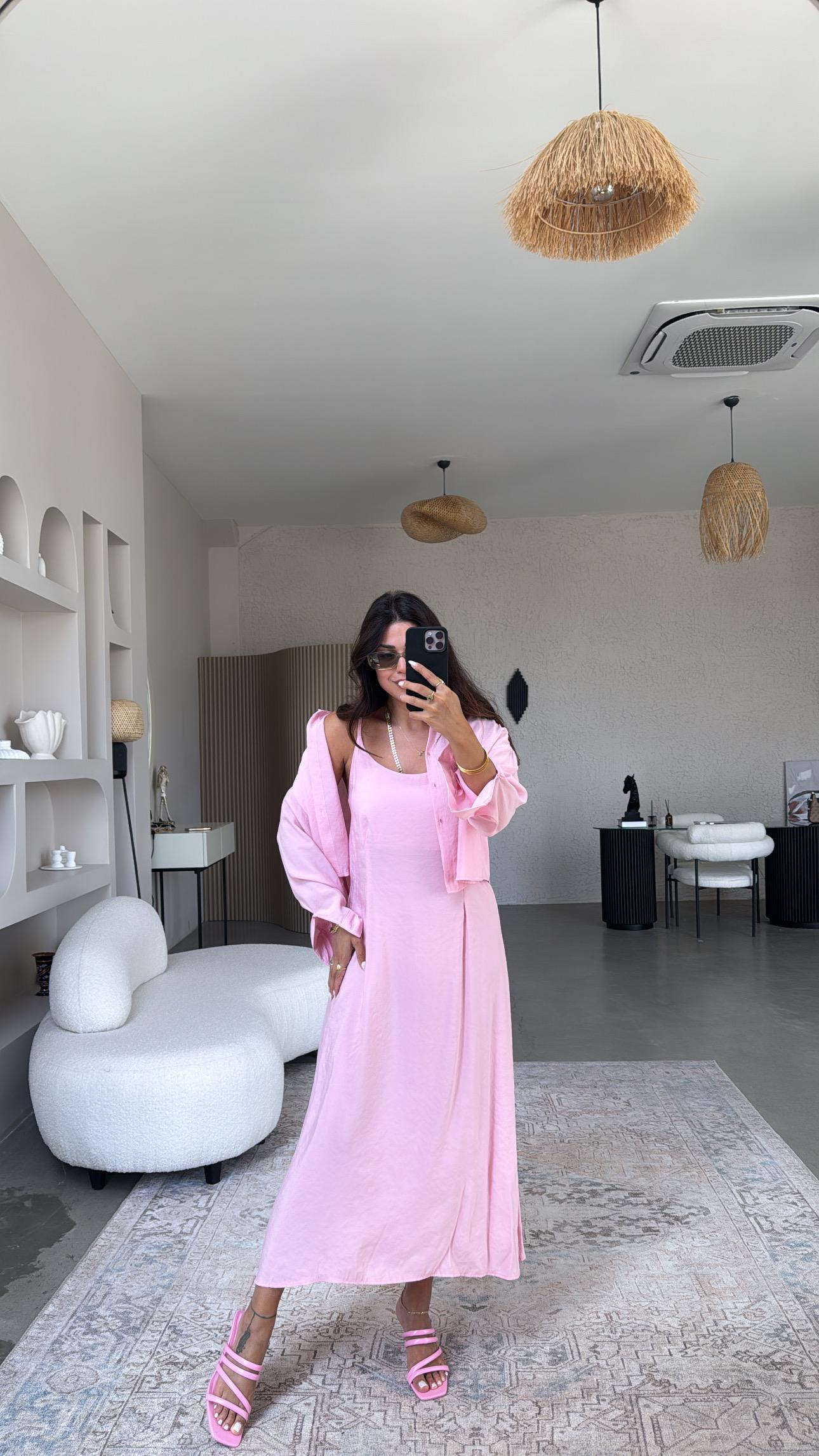 Pembe Gömlekli Askılı Tensel Elbise