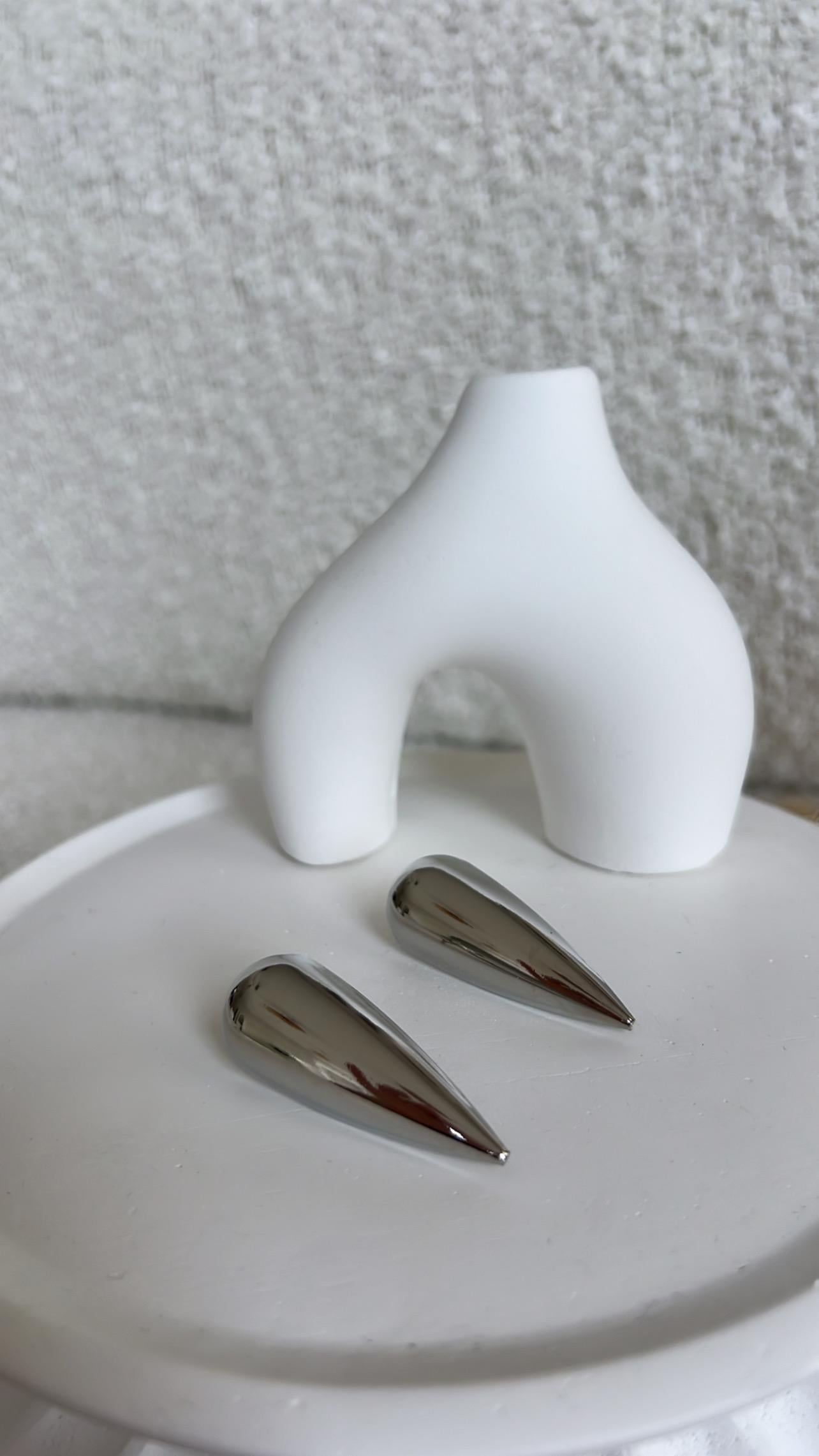 Silver Üçgen Figürlü Bombeli Küpe