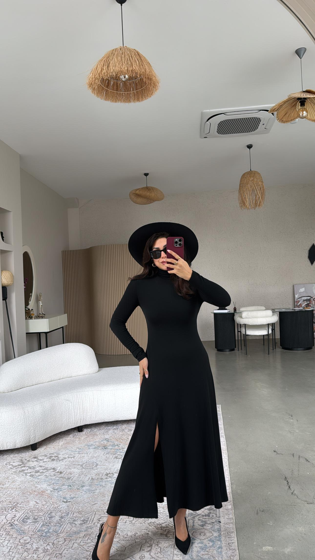 Siyah Balıkçı Çilek Triko Yırtmaçlı Elbise