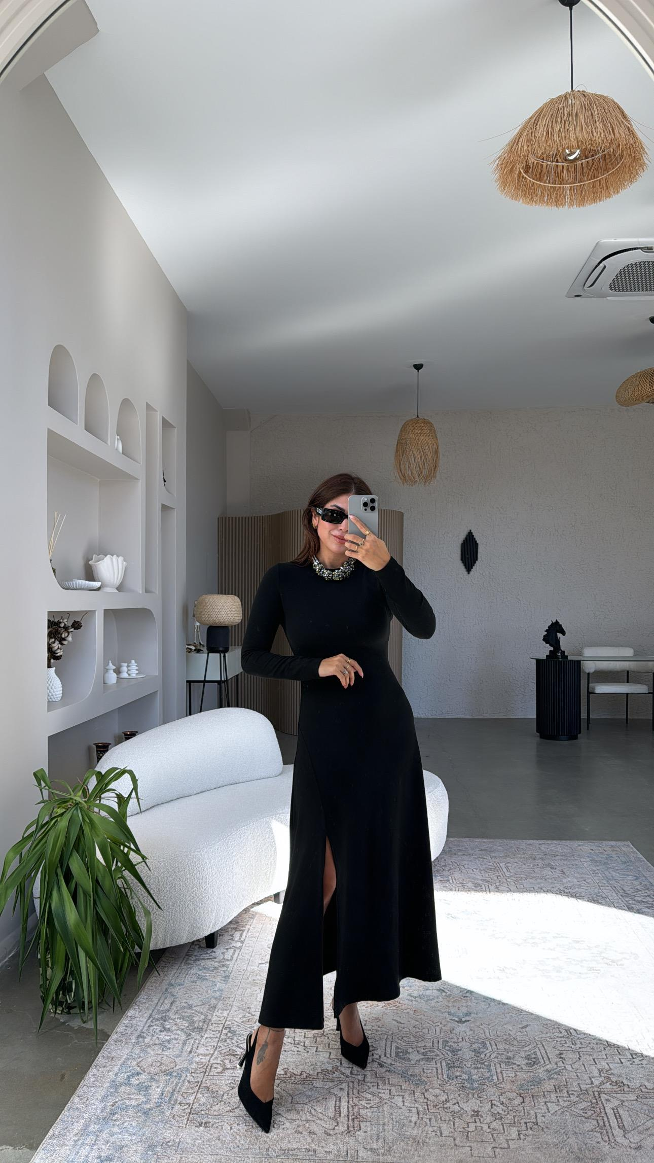 Siyah Bisiklet Yaka Yırtmaçlı Modal Elbise