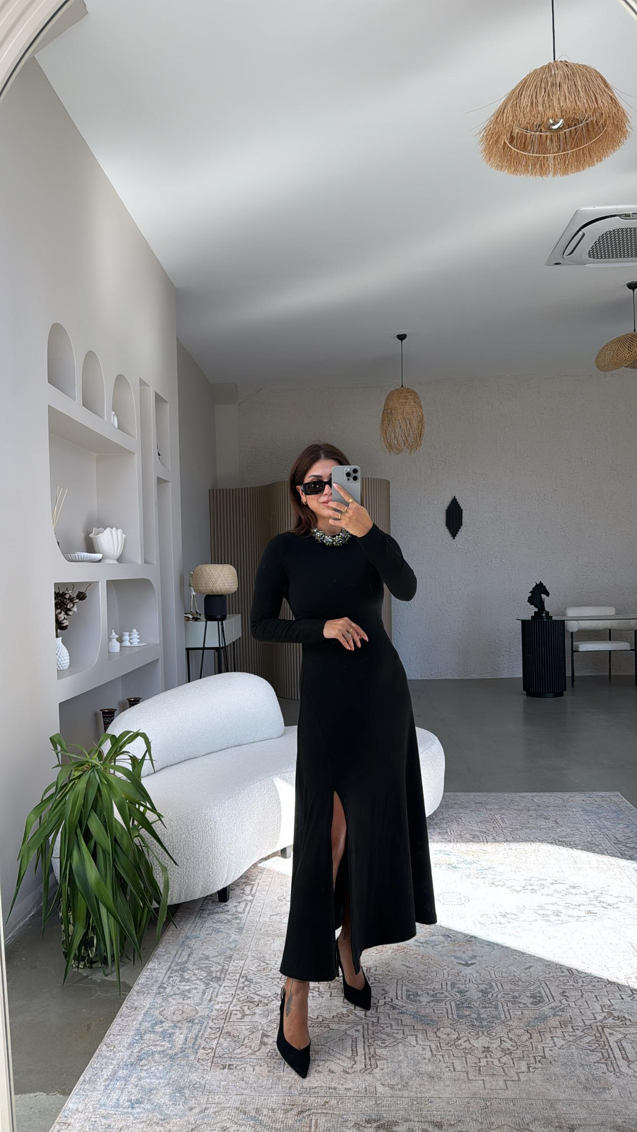 Siyah Bisiklet Yaka Yırtmaçlı Modal Elbise