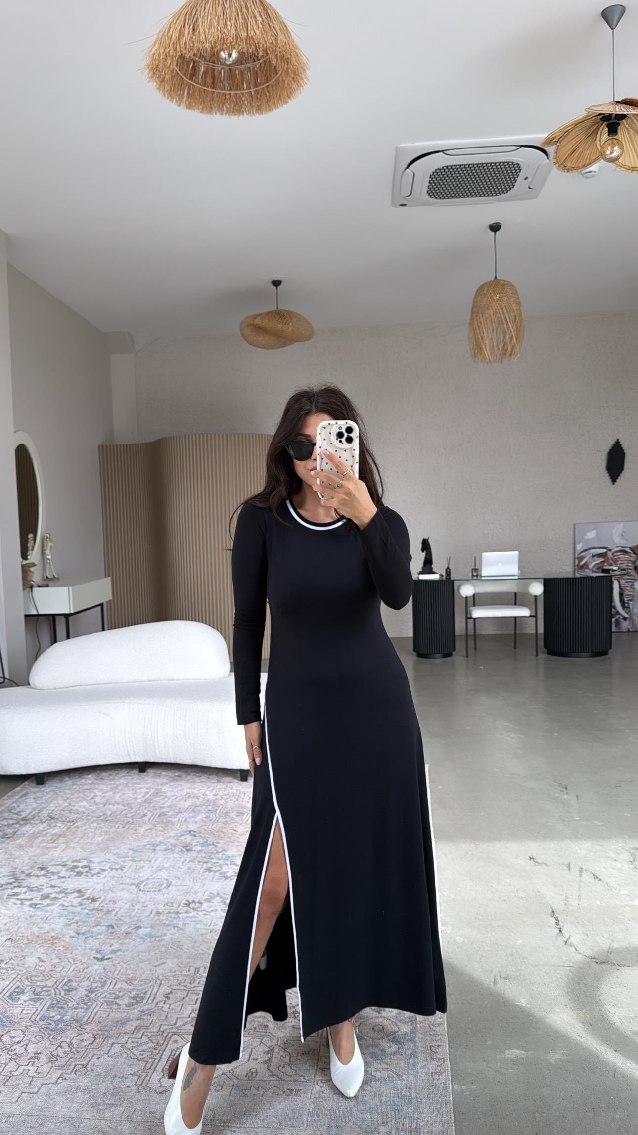 Siyah Biyeli Yırtmaçlı Modal Elbise