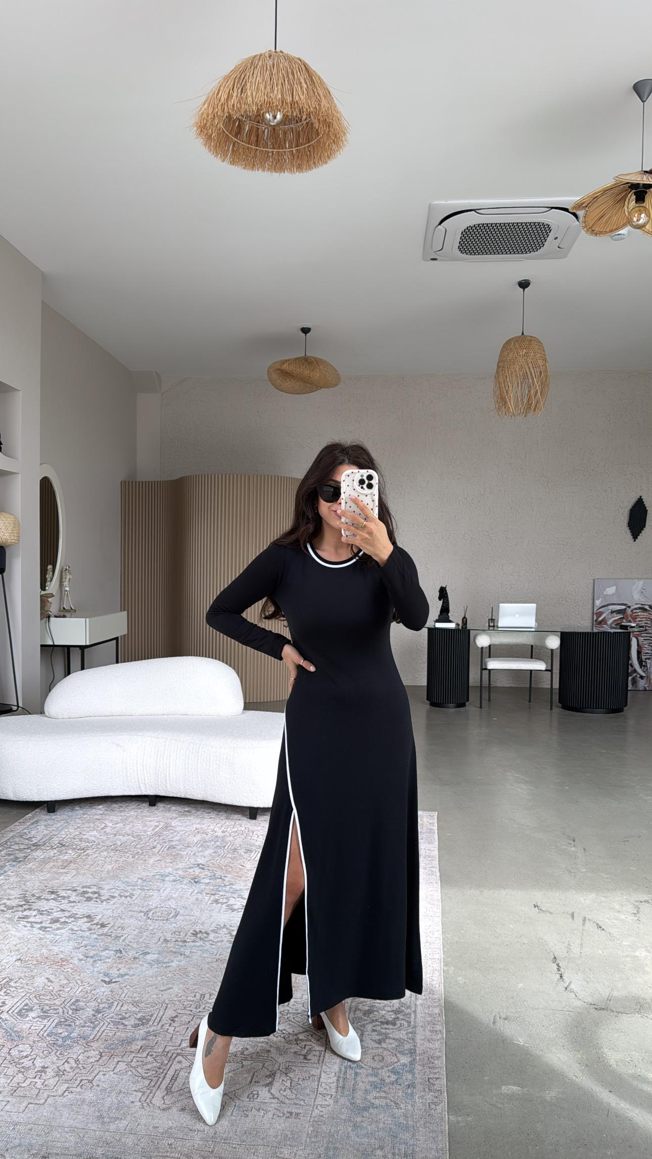 Siyah Biyeli Yırtmaçlı Modal Elbise
