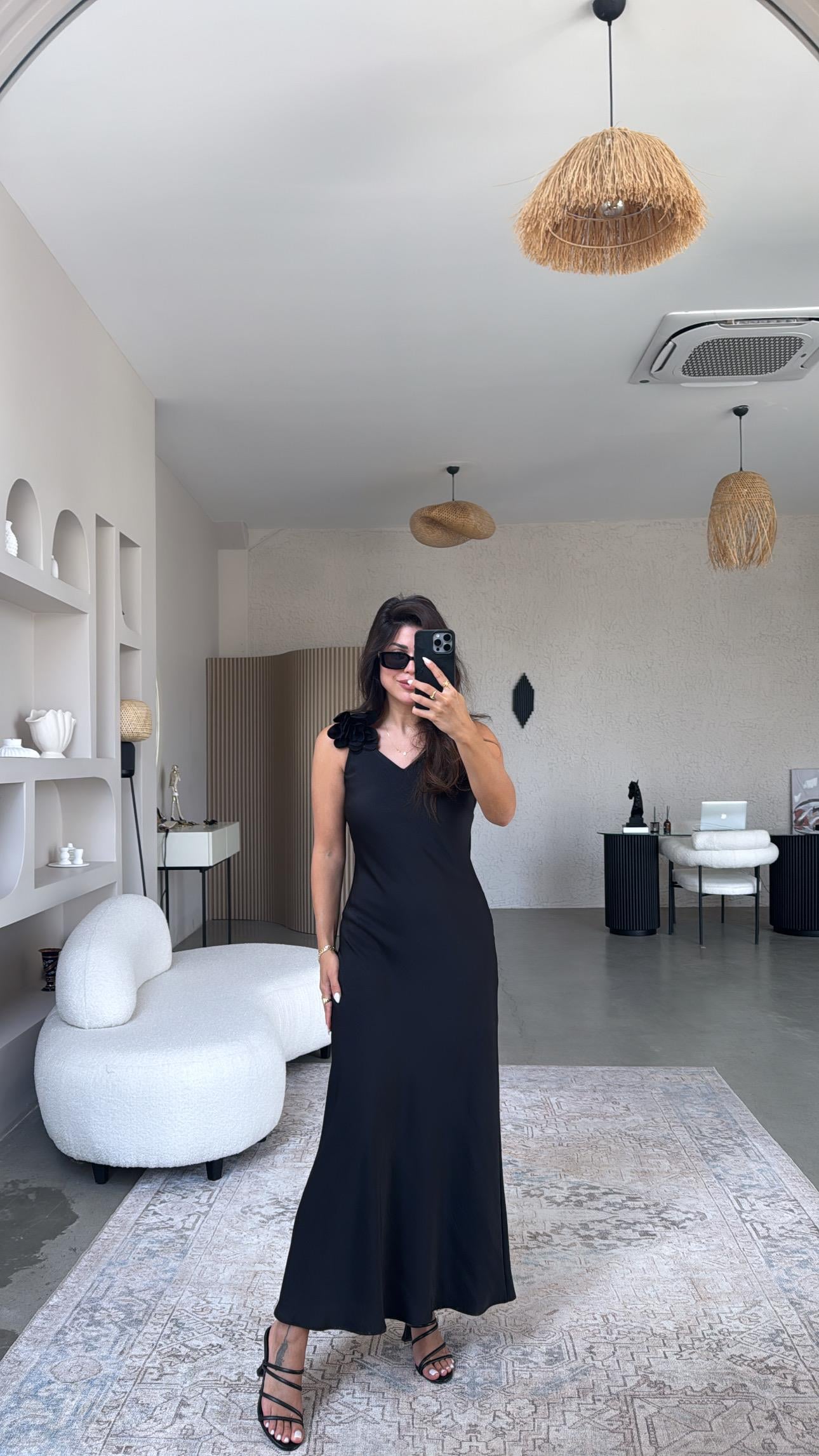 Siyah Çiçek Broşlu Premium Elbise