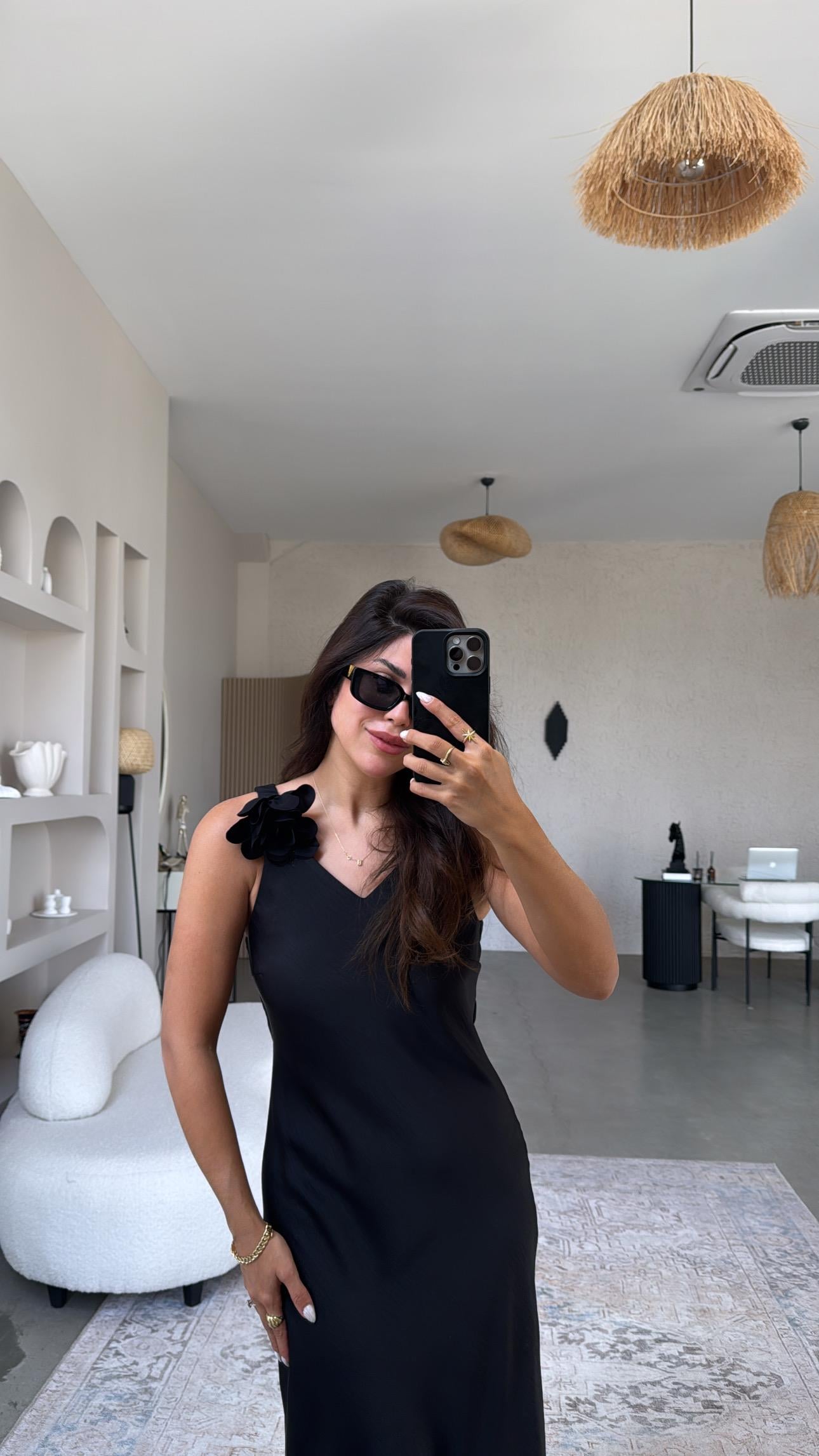 Siyah Çiçek Broşlu Premium Elbise