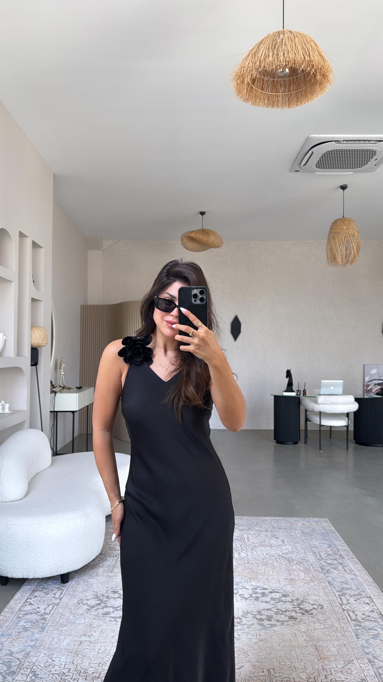 Siyah Çiçek Broşlu Premium Elbise
