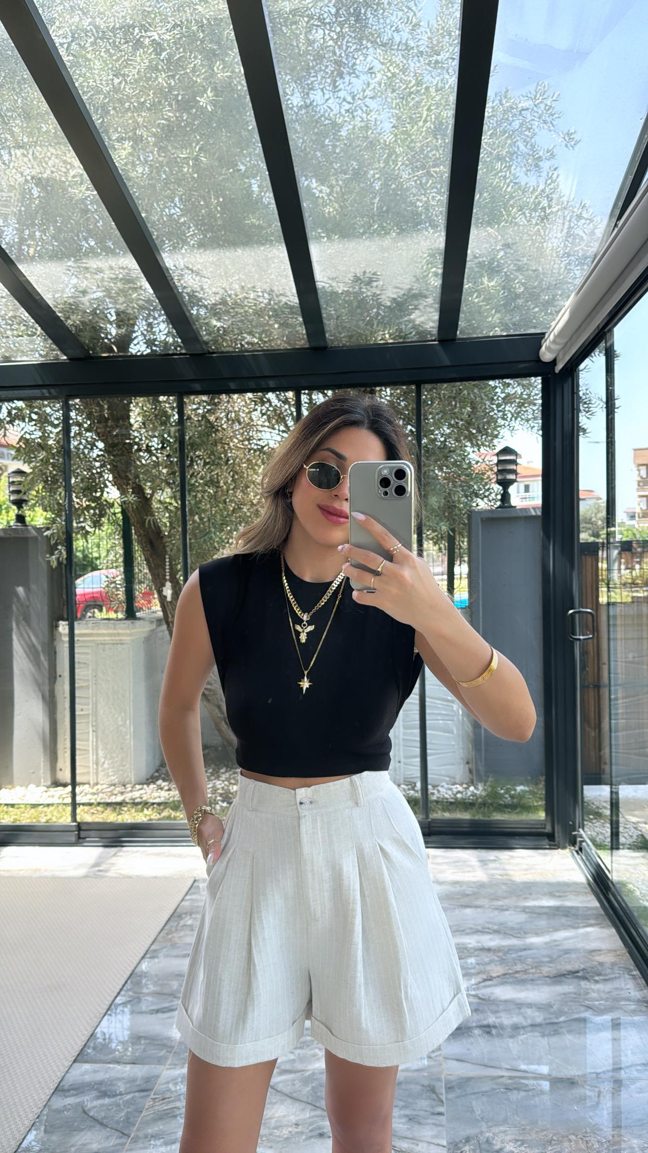 Siyah Dik Omuzlu Tshirt