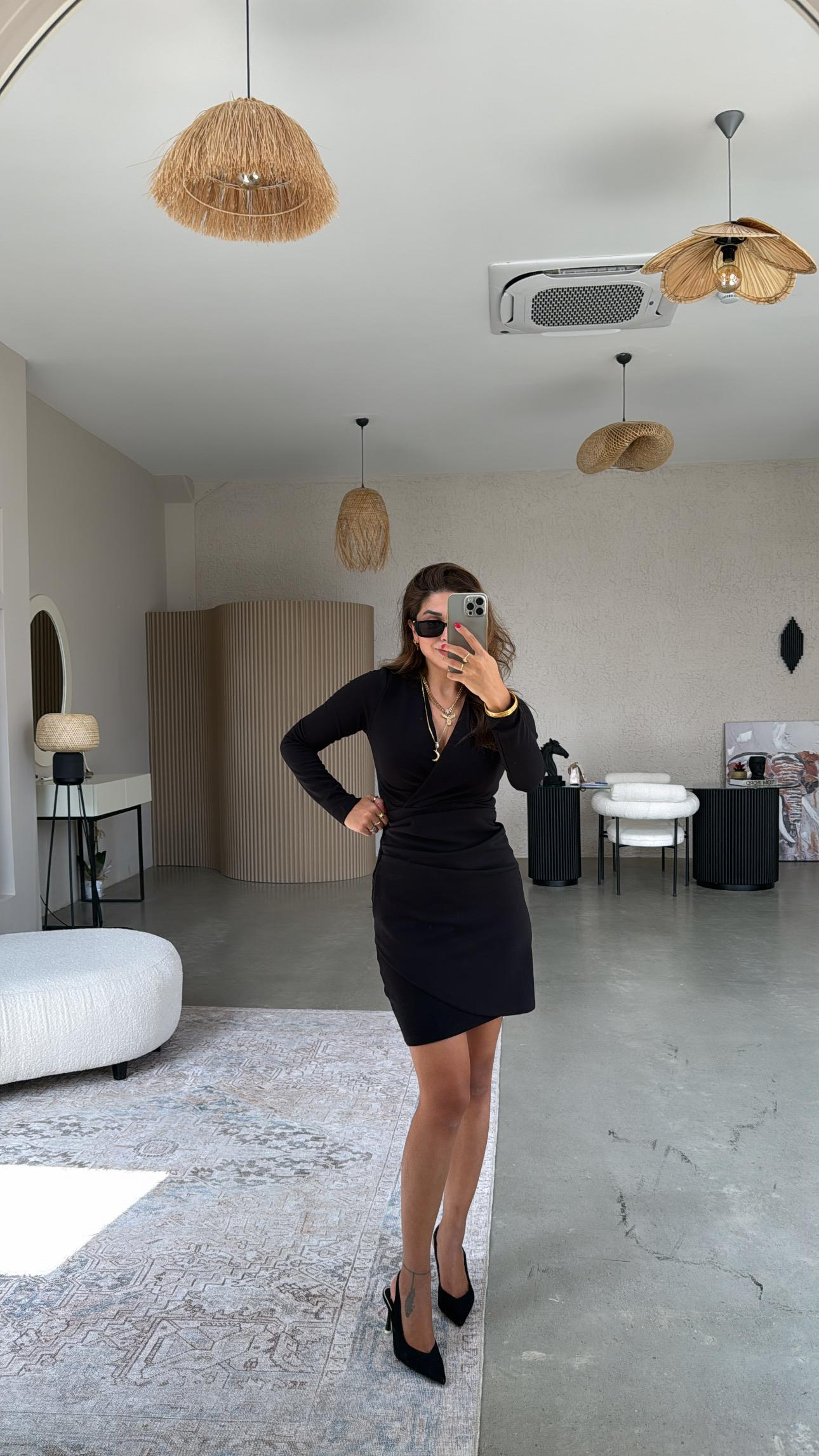 Siyah Drapeli Krep Elbise