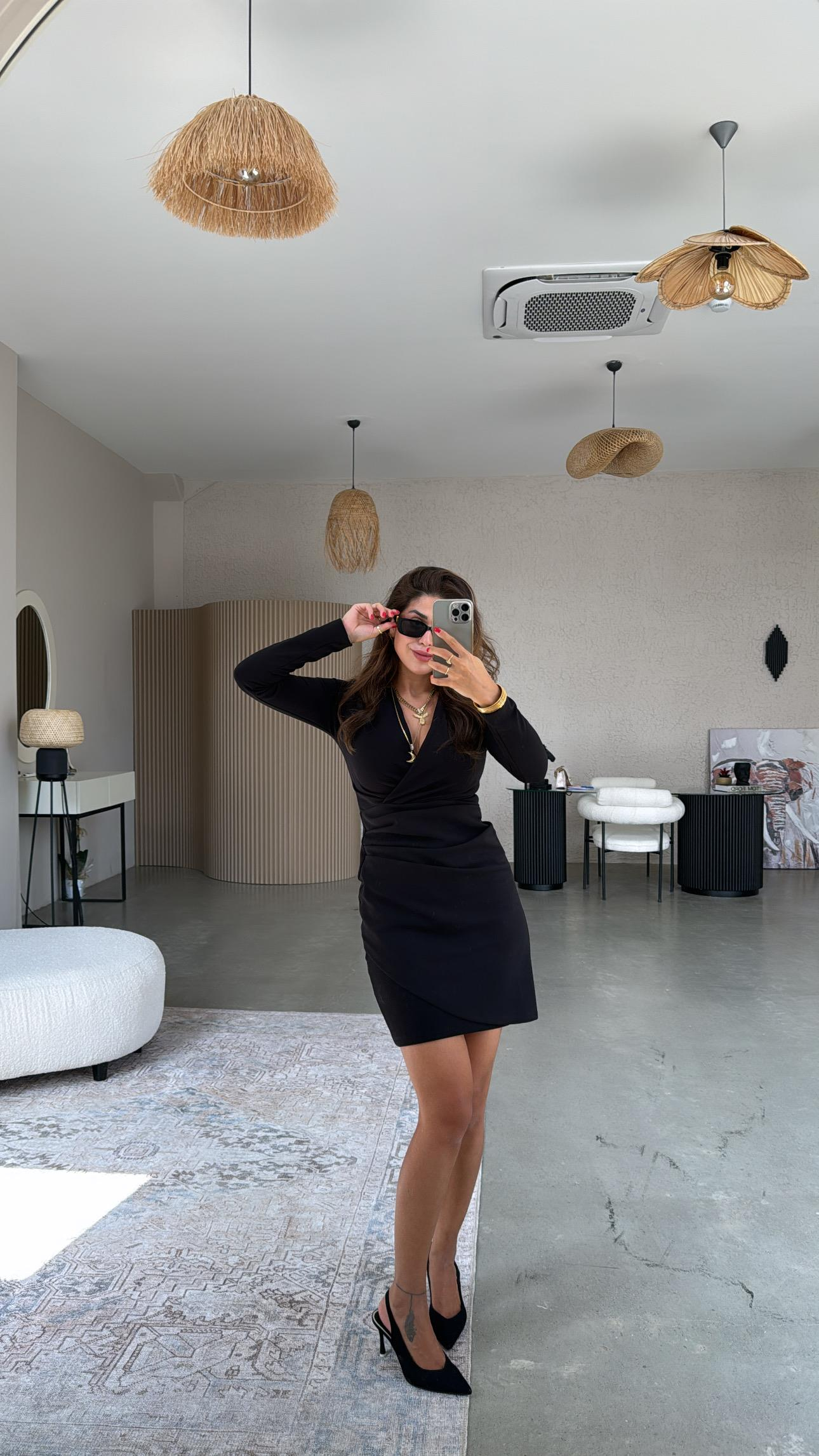 Siyah Drapeli Krep Elbise