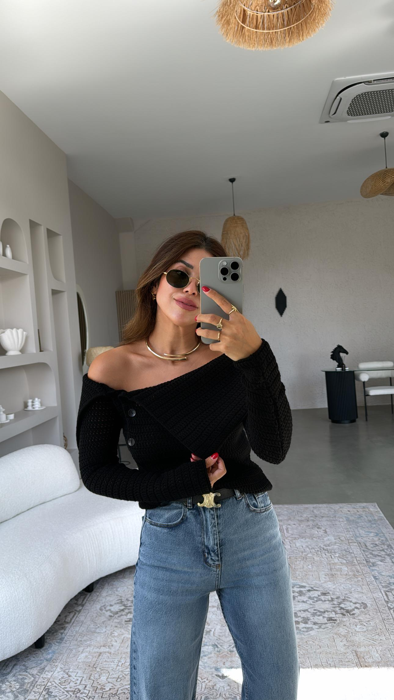 Siyah Düğmeli Madonna Triko