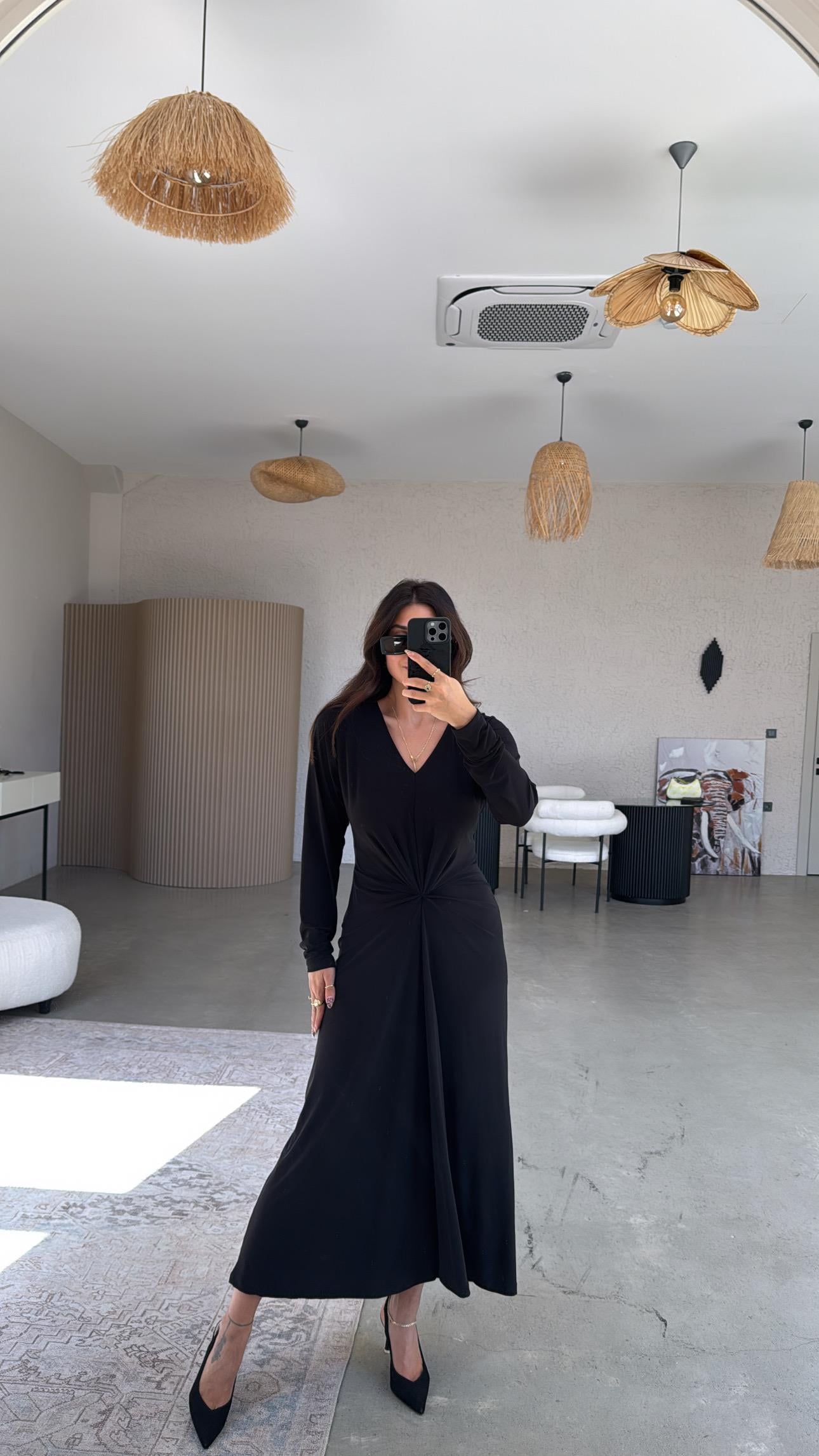 Siyah Düğüm Detaylı V Yaka Elbise