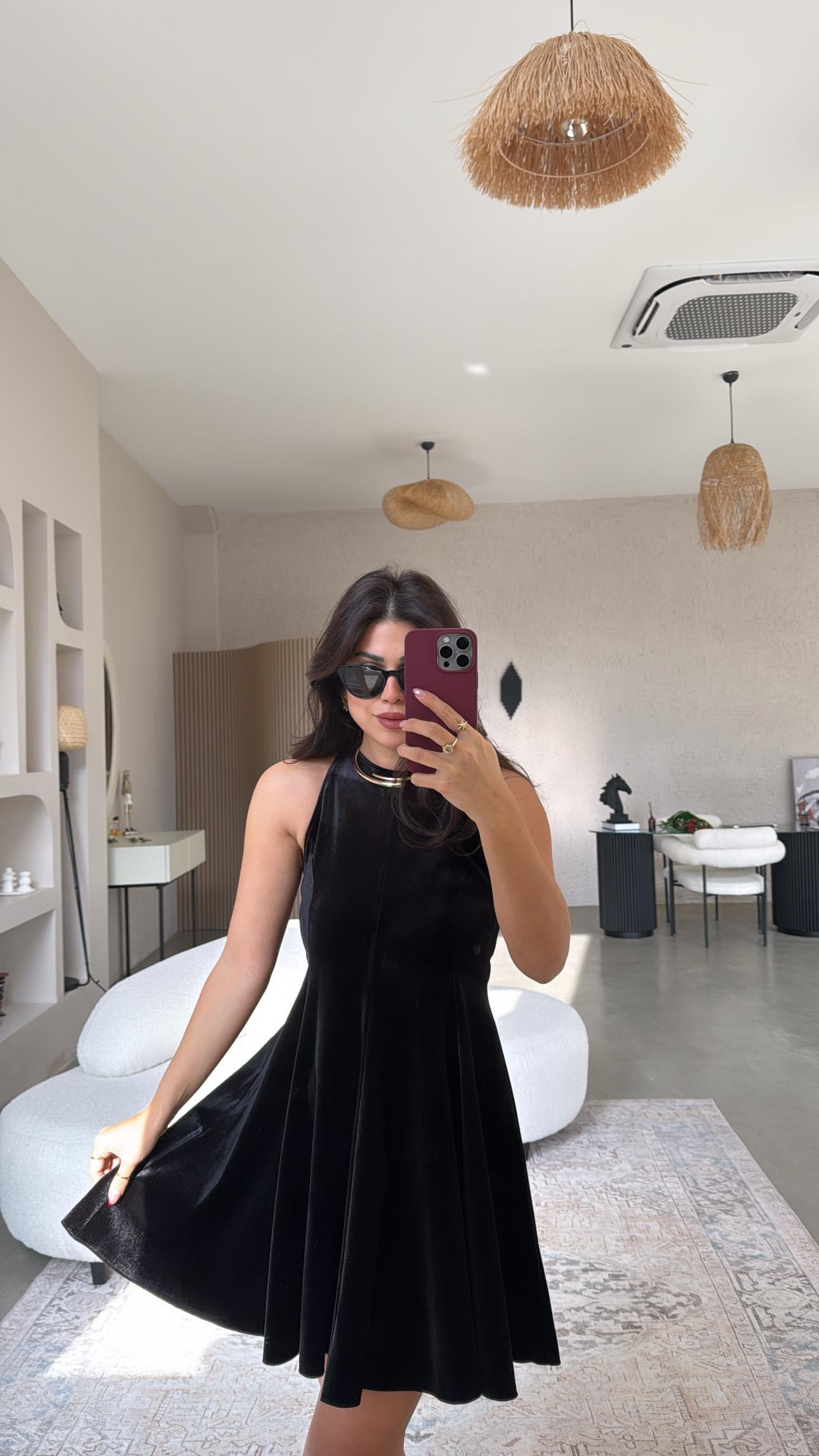Siyah Kiloş Halter Yaka Kadife Elbise