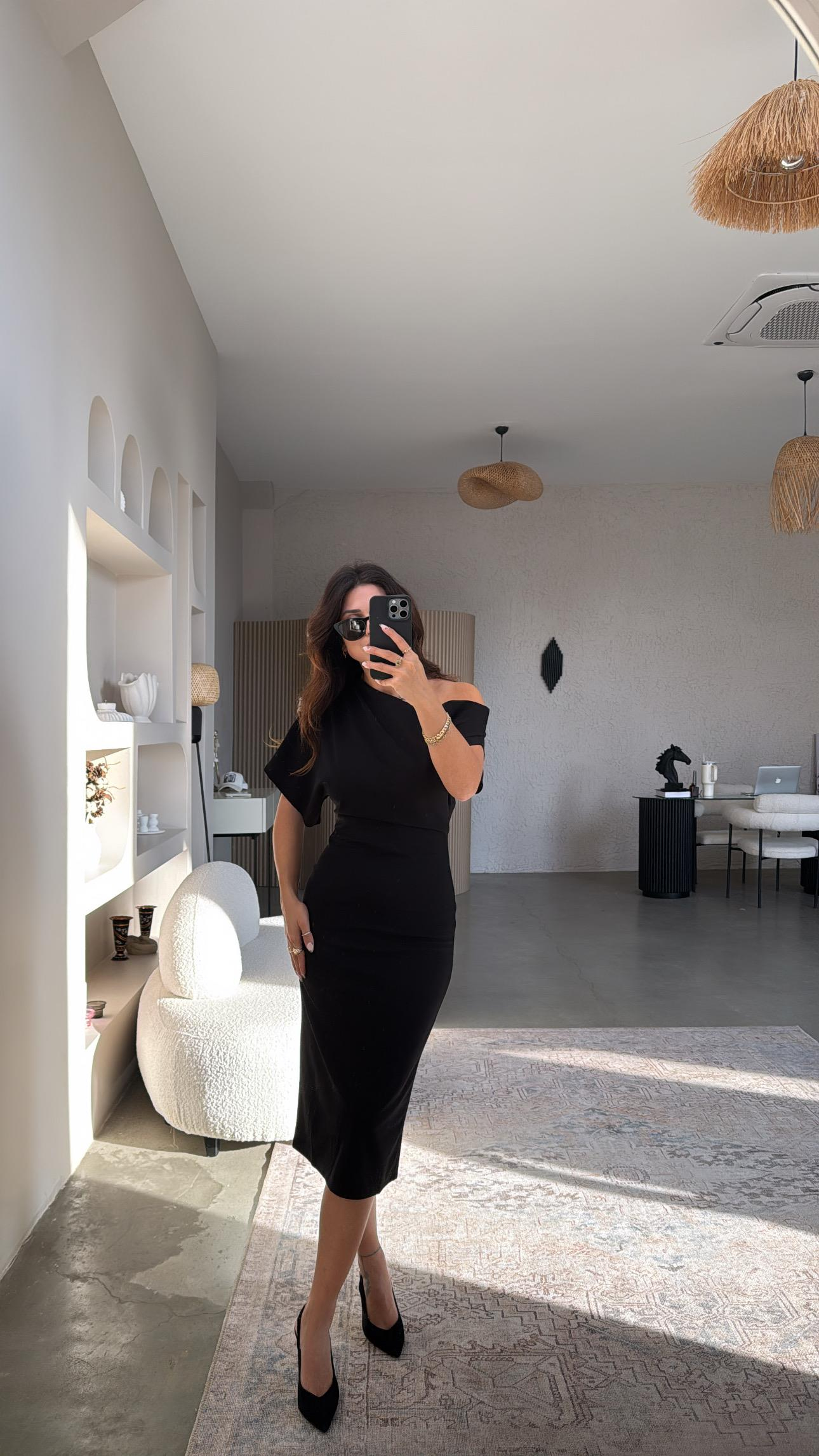 Siyah Krep Zr Model Omzu Açık Elbise
