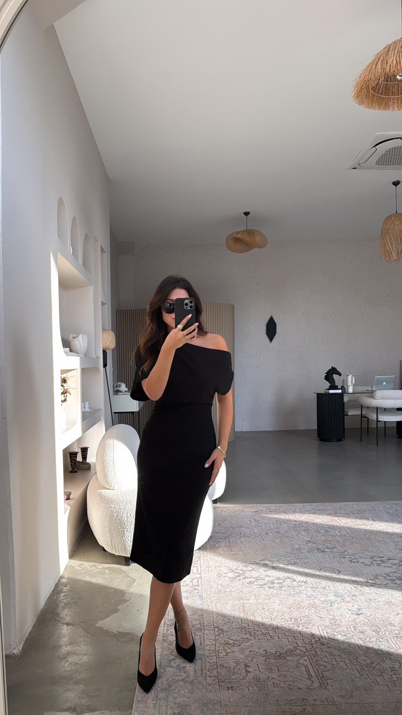 Siyah Krep Zr Model Omzu Açık Elbise