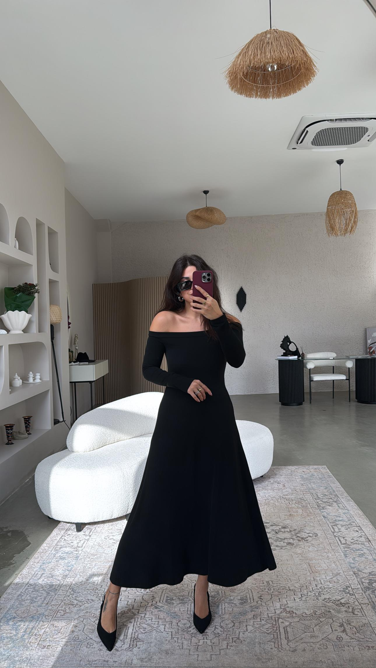Siyah Madonna Yaka Maxi Çan Elbise
