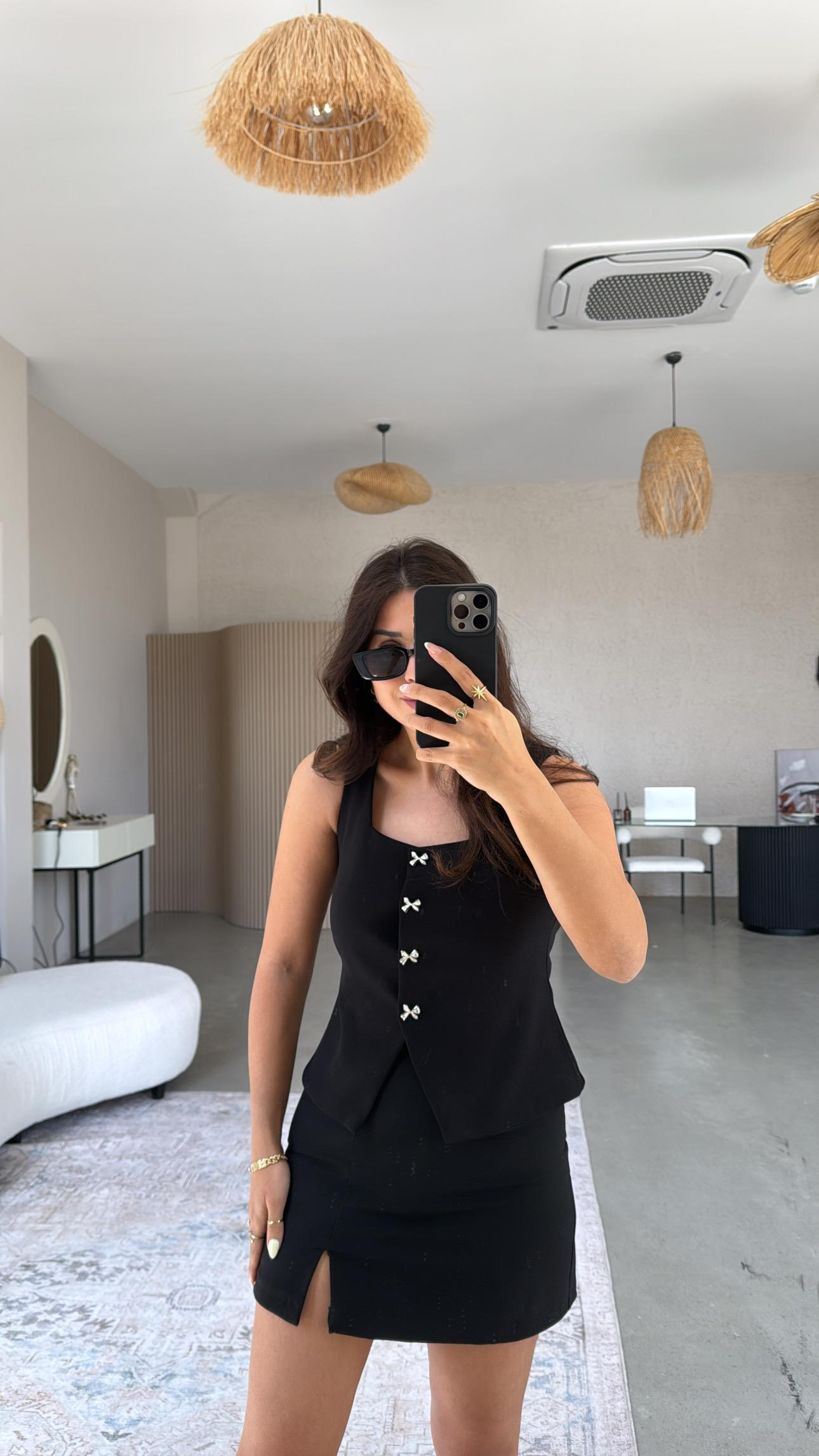 Siyah Mini Yırtmaçlı Şort Etek