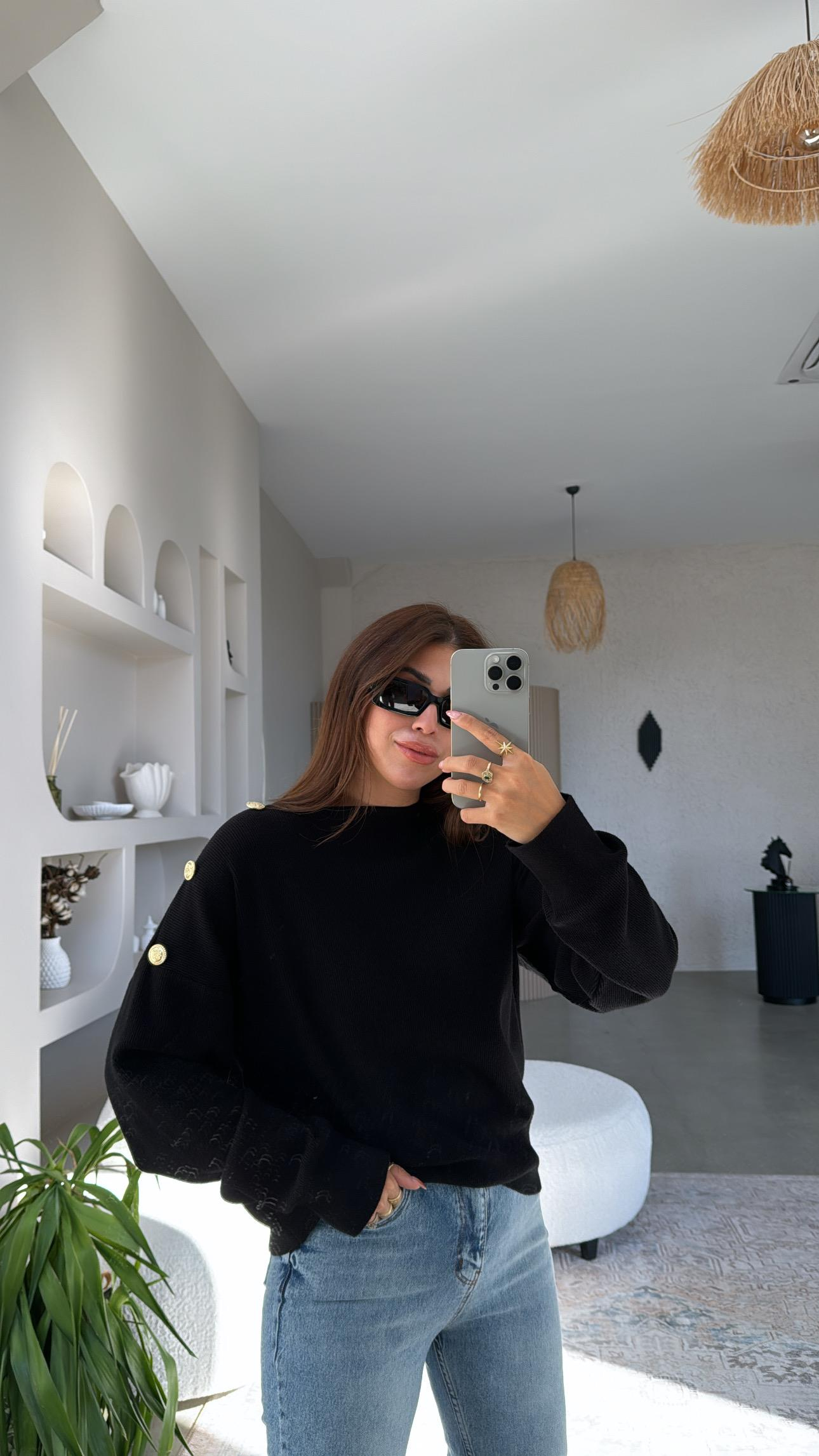 Siyah Omzu Gold Düğme Detaylı Triko