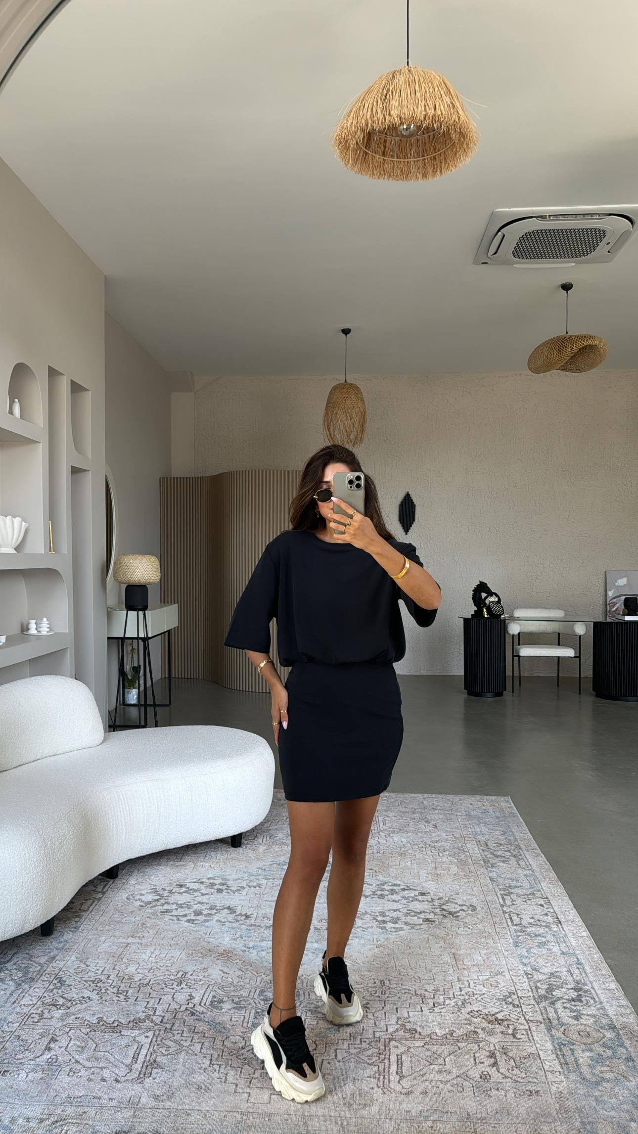 Siyah Omzu Vatkalı Modal Elbise