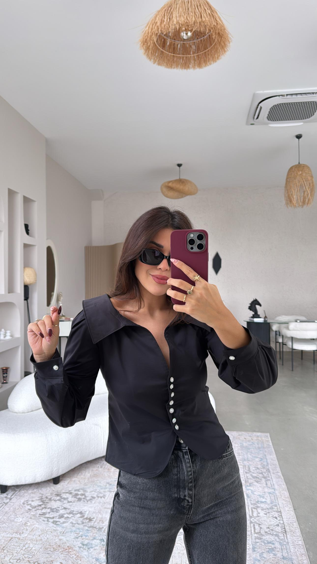 Siyah Taş Düğmeli Poplin Gömlek