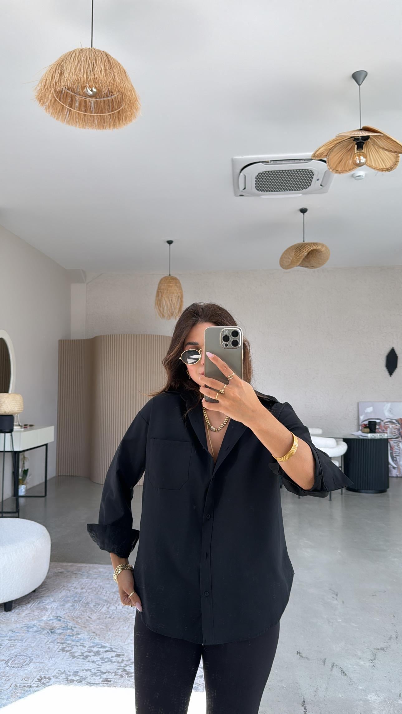 Siyah Tek Cepli Gömlek