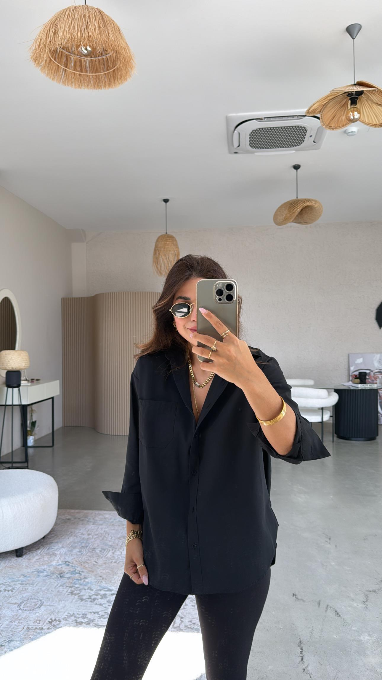 Siyah Tek Cepli Gömlek