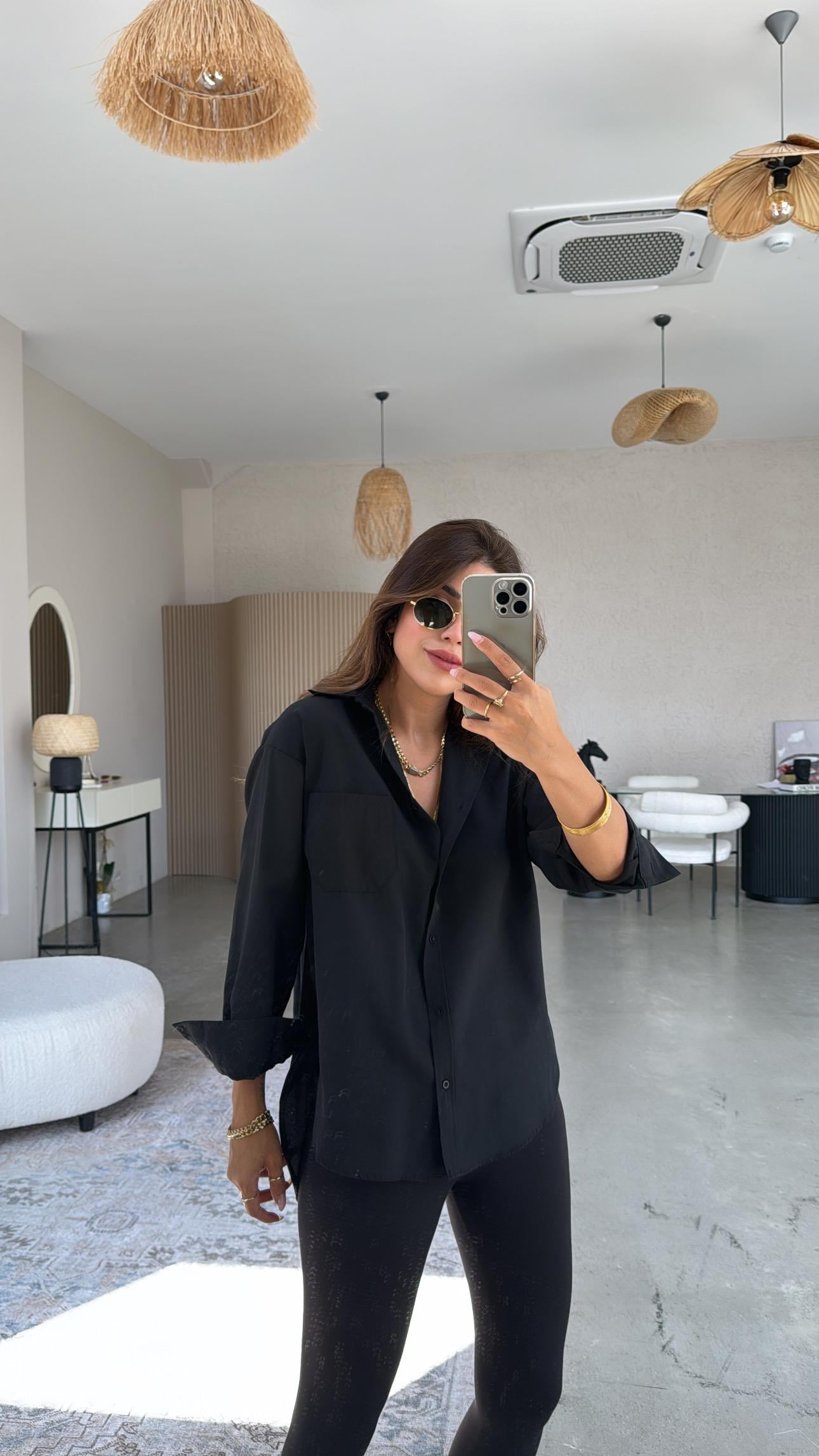 Siyah Tek Cepli Gömlek