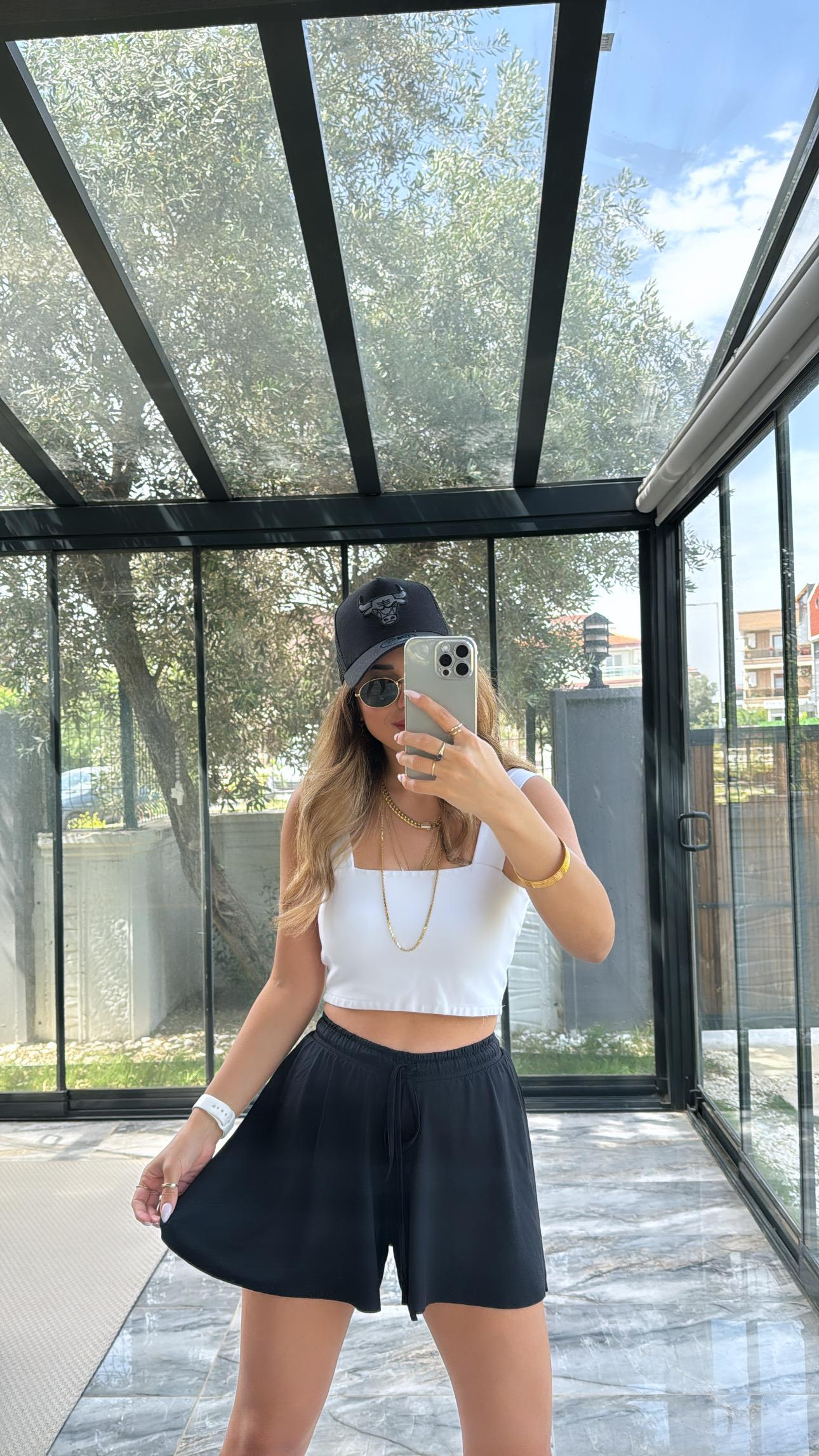 Siyah Tenis Şort