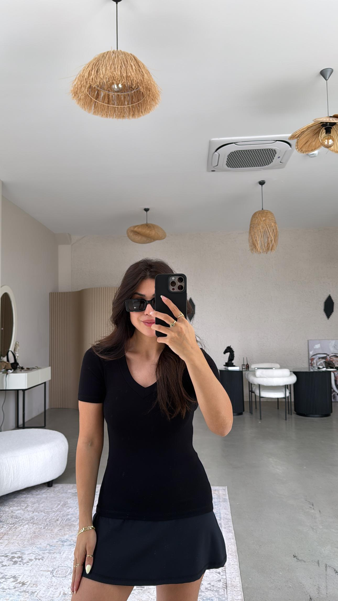 Siyah V Yaka Oys Basic