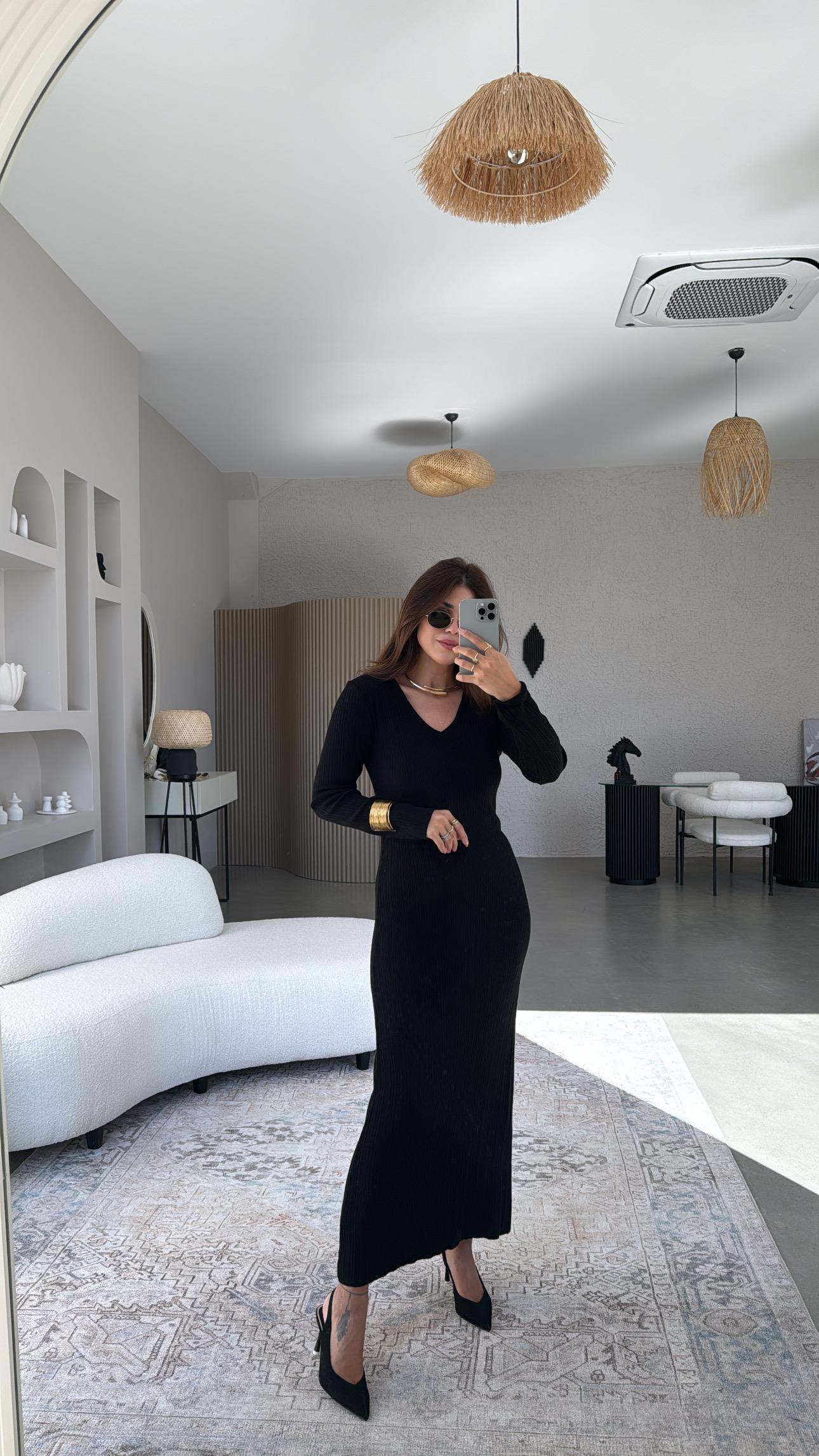 Siyah V Yaka Uzun Premium Triko Elbise