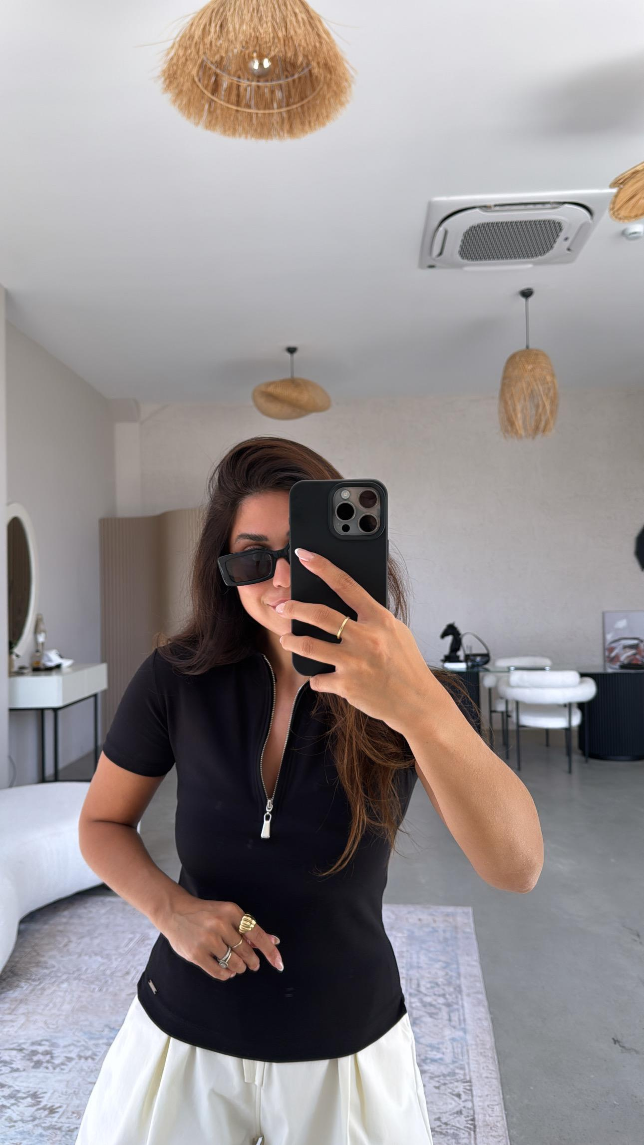 Siyah Yakalı Fermuarlı Basic Bluz