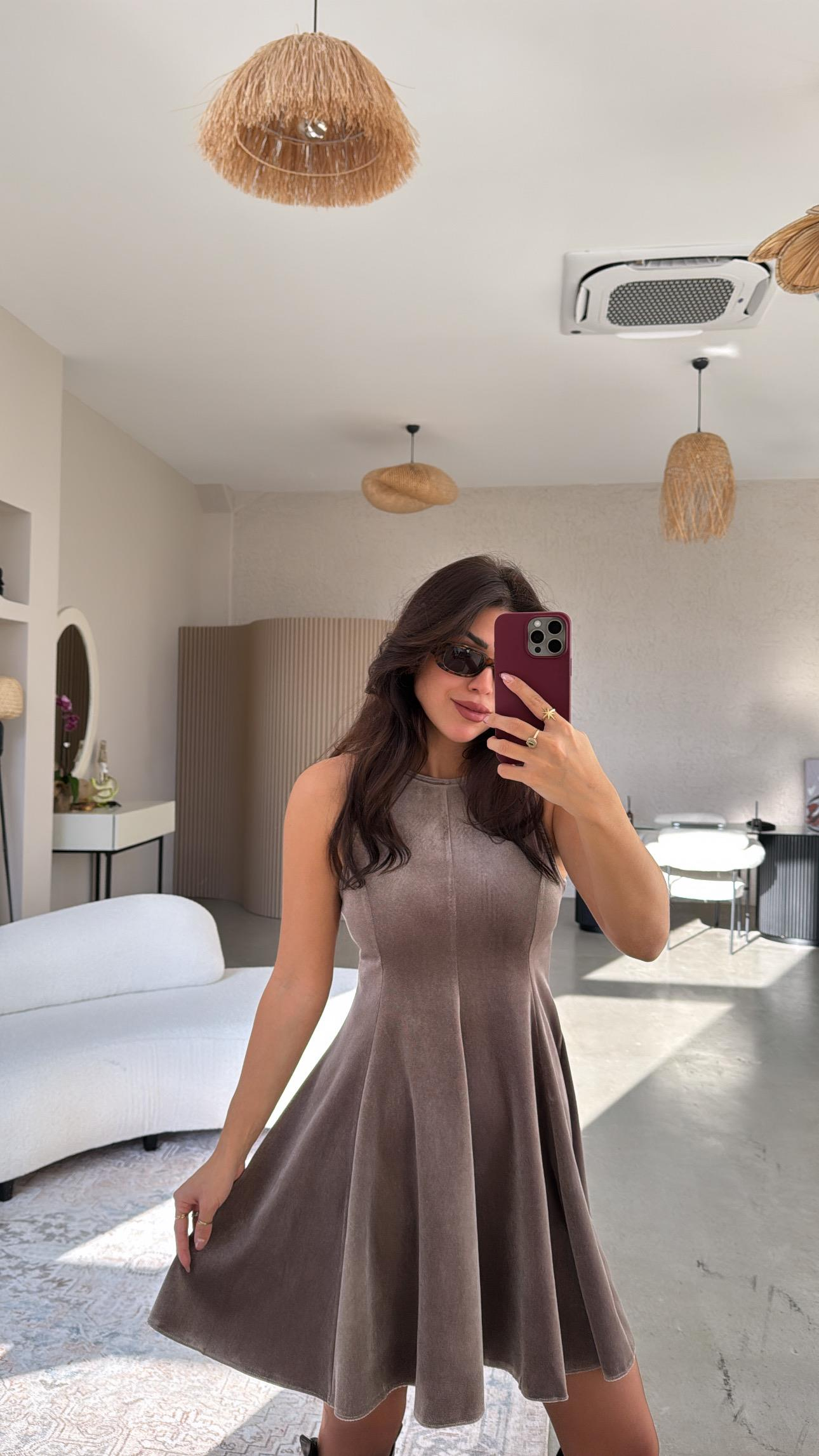 Vizon Kiloş Halter Yaka Kadife Elbise